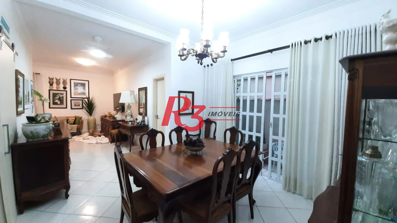 Casa sobreposta baixa, à venda, com 3 dorm (1 suíte), 1 vaga, no  Campo Grande em Santos SP