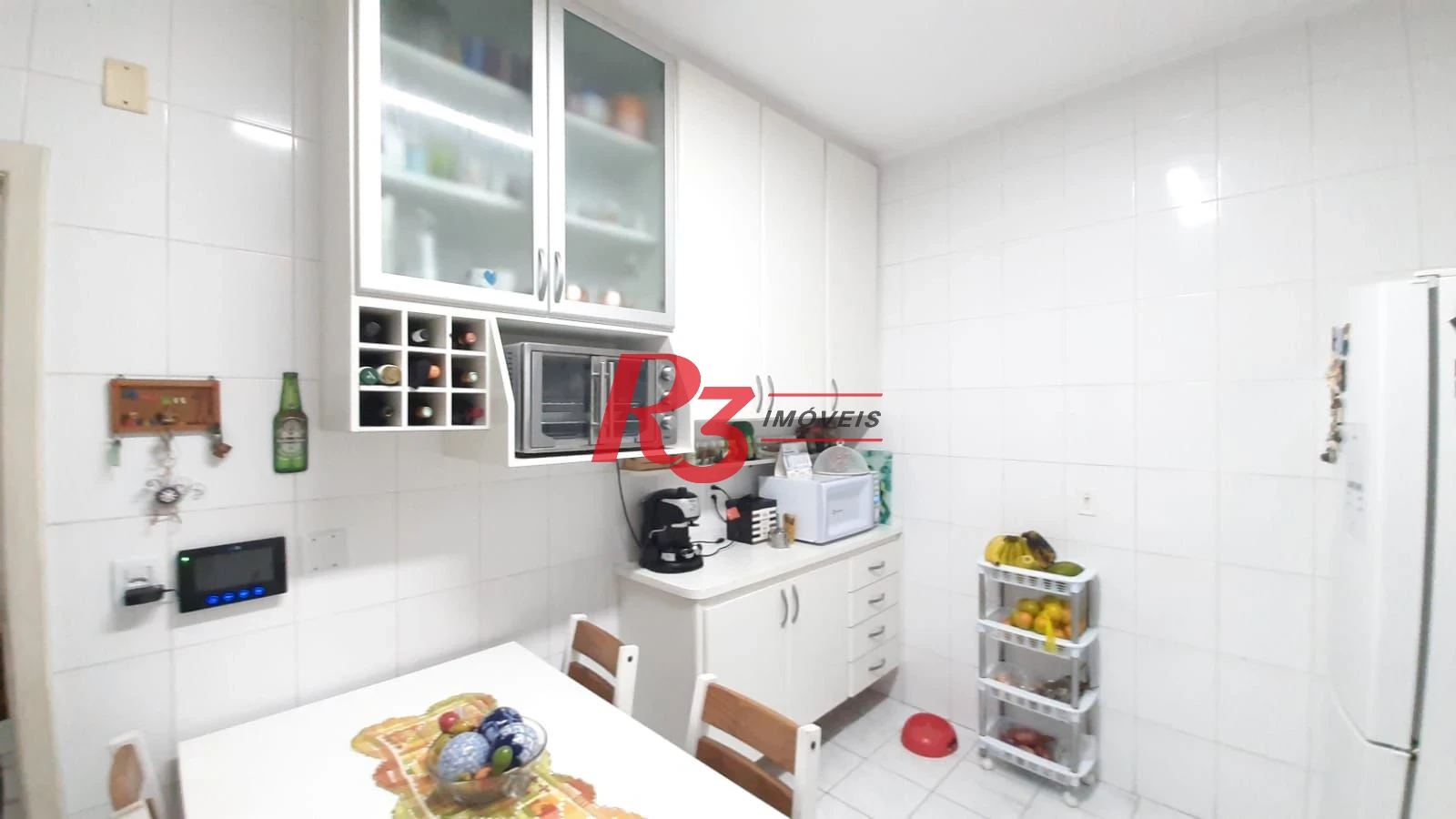 Casa sobreposta baixa, à venda, com 3 dorm (1 suíte), 1 vaga, no  Campo Grande em Santos SP