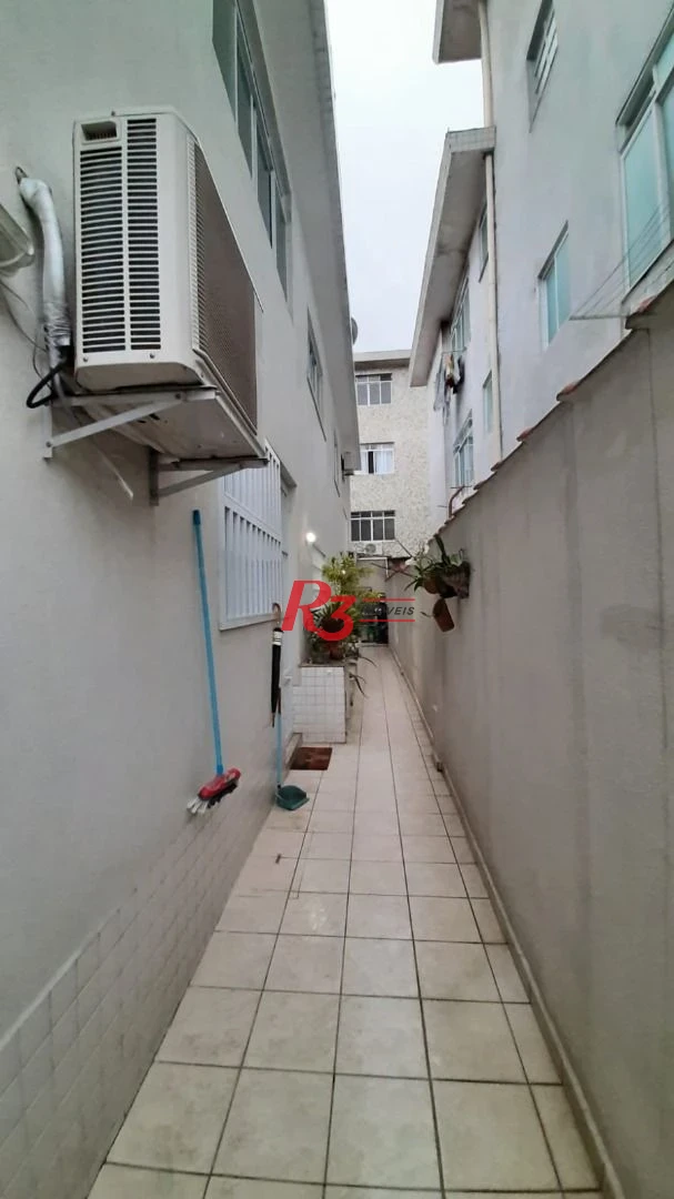 Casa sobreposta baixa, à venda, com 3 dorm (1 suíte), 1 vaga, no  Campo Grande em Santos SP