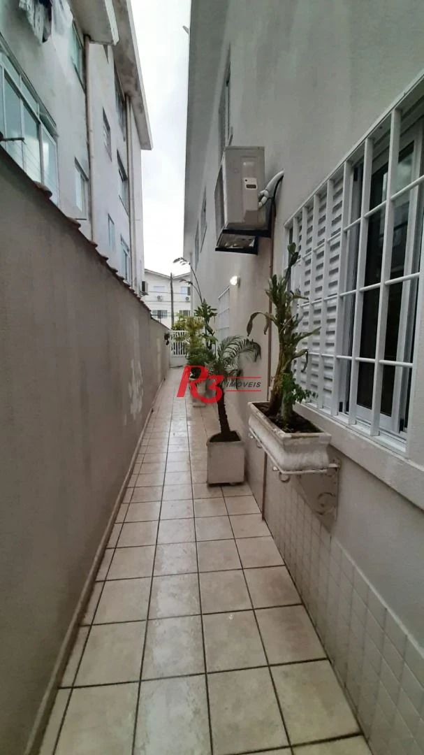 Casa sobreposta baixa, à venda, com 3 dorm (1 suíte), 1 vaga, no  Campo Grande em Santos SP