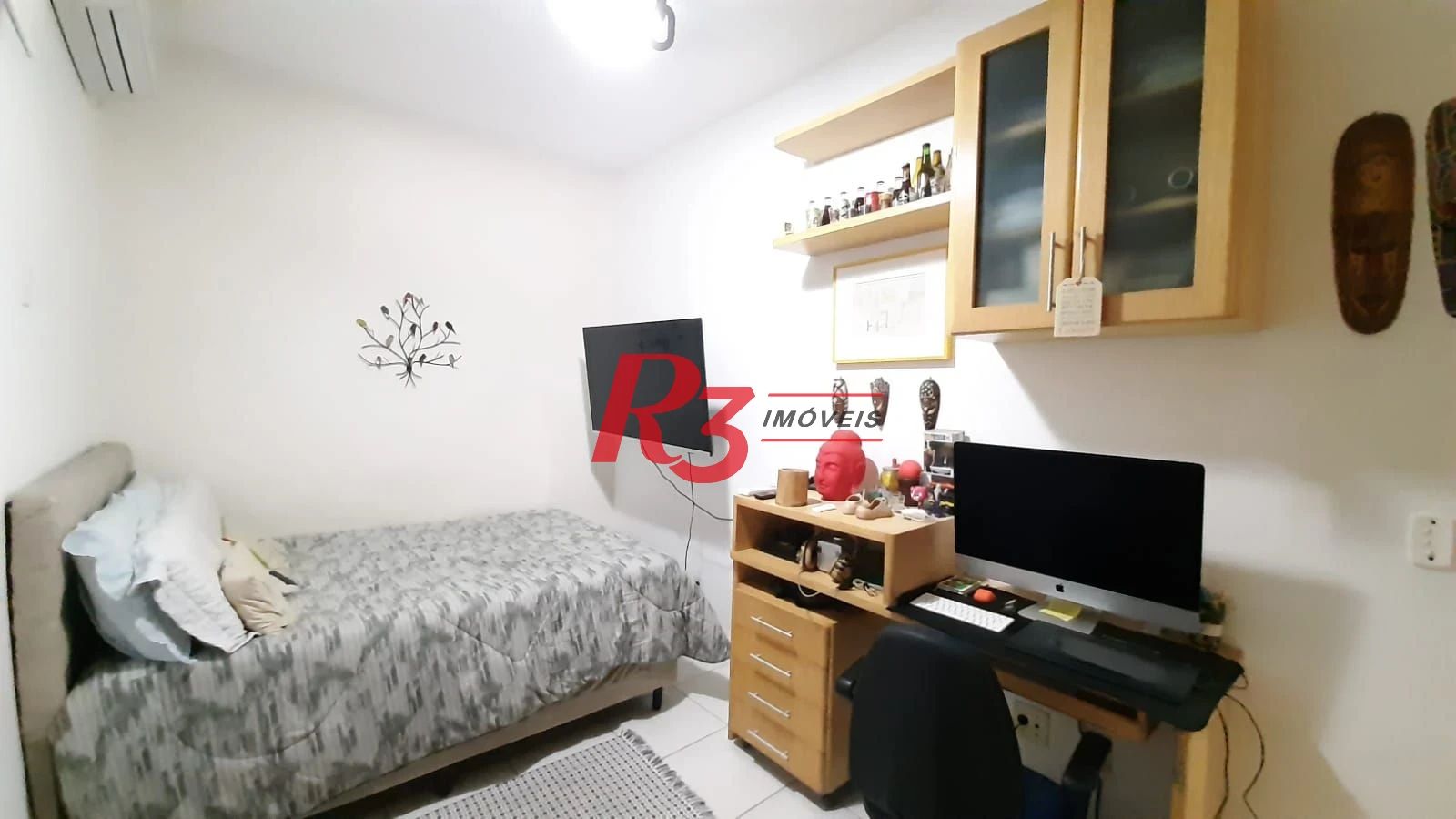 Casa sobreposta baixa, à venda, com 3 dorm (1 suíte), 1 vaga, no  Campo Grande em Santos SP