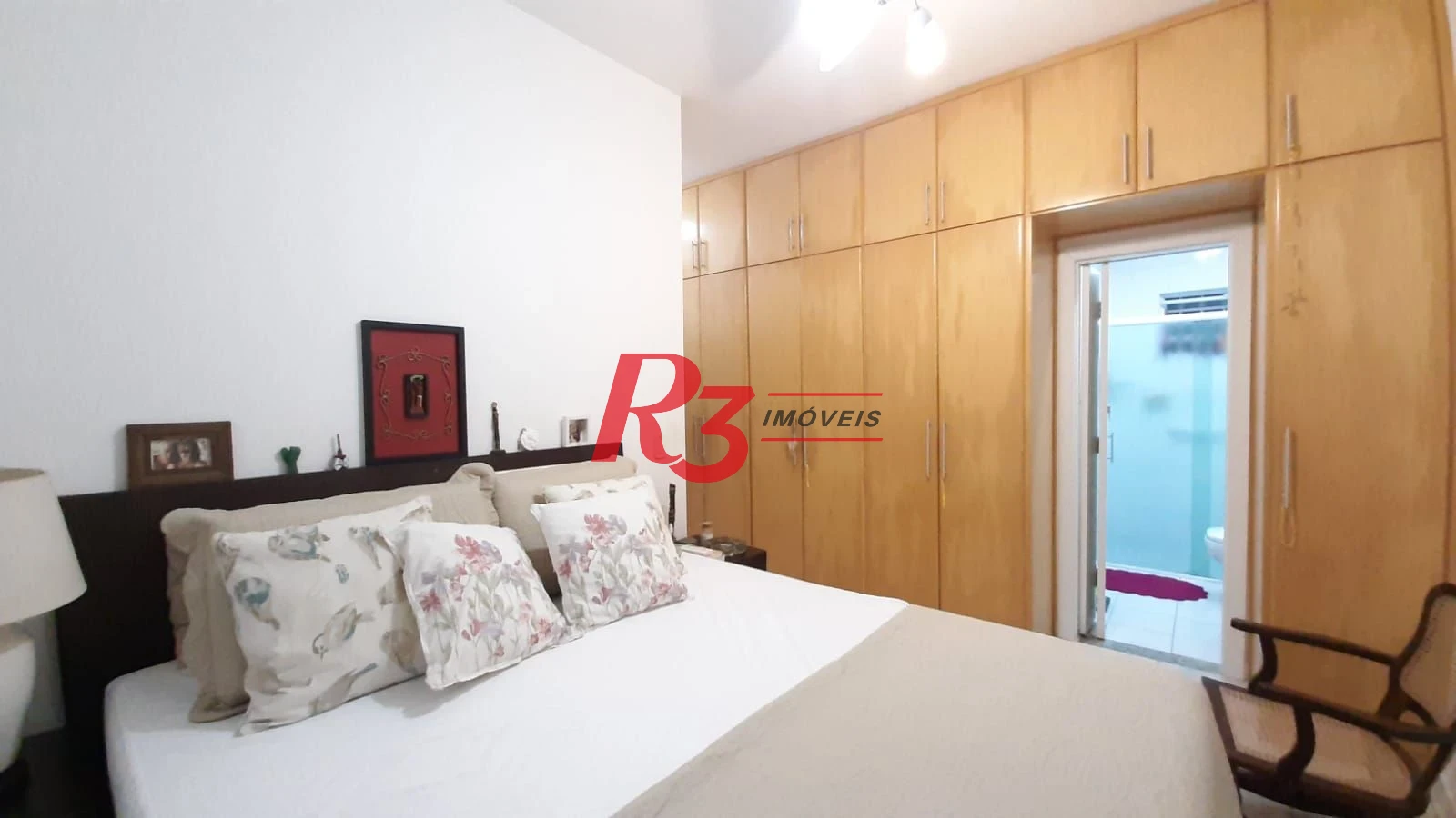 Casa sobreposta baixa, à venda, com 3 dorm (1 suíte), 1 vaga, no  Campo Grande em Santos SP