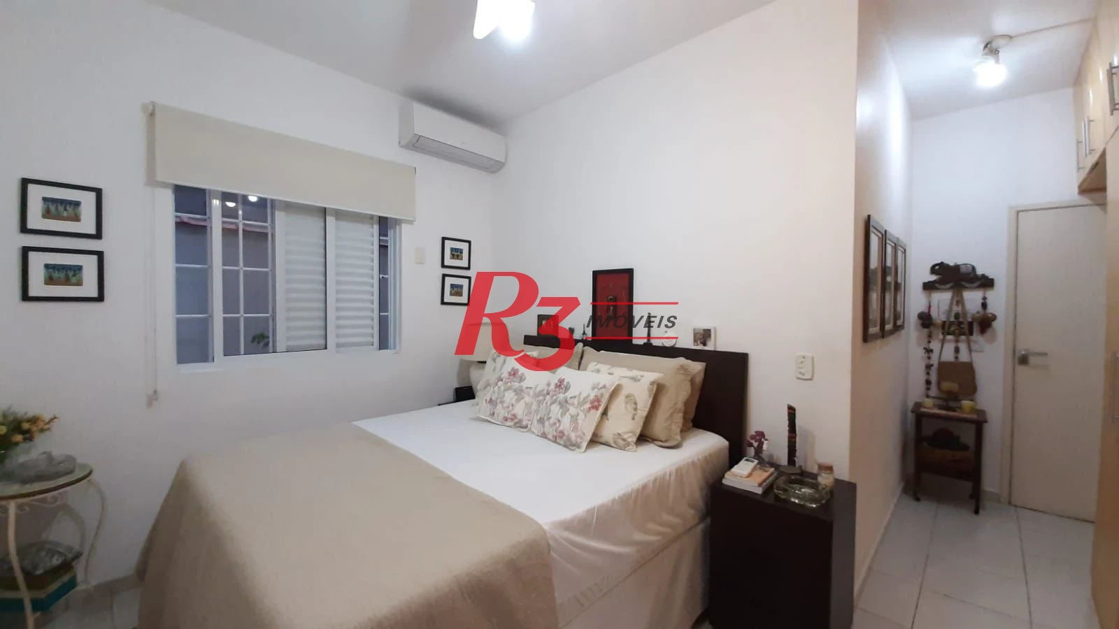 Casa sobreposta baixa, à venda, com 3 dorm (1 suíte), 1 vaga, no  Campo Grande em Santos SP