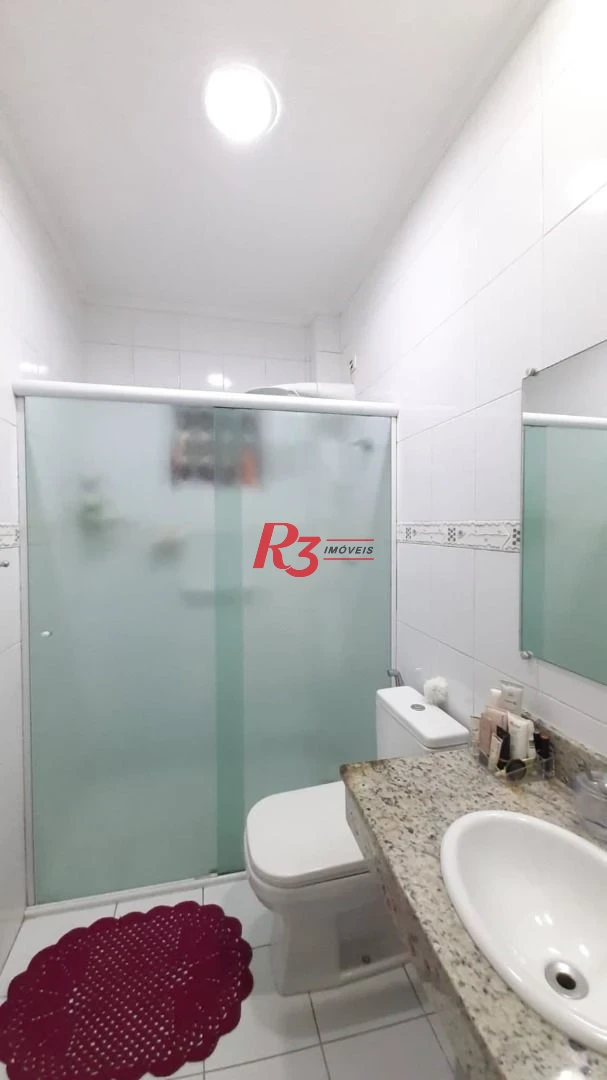 Casa sobreposta baixa, à venda, com 3 dorm (1 suíte), 1 vaga, no  Campo Grande em Santos SP