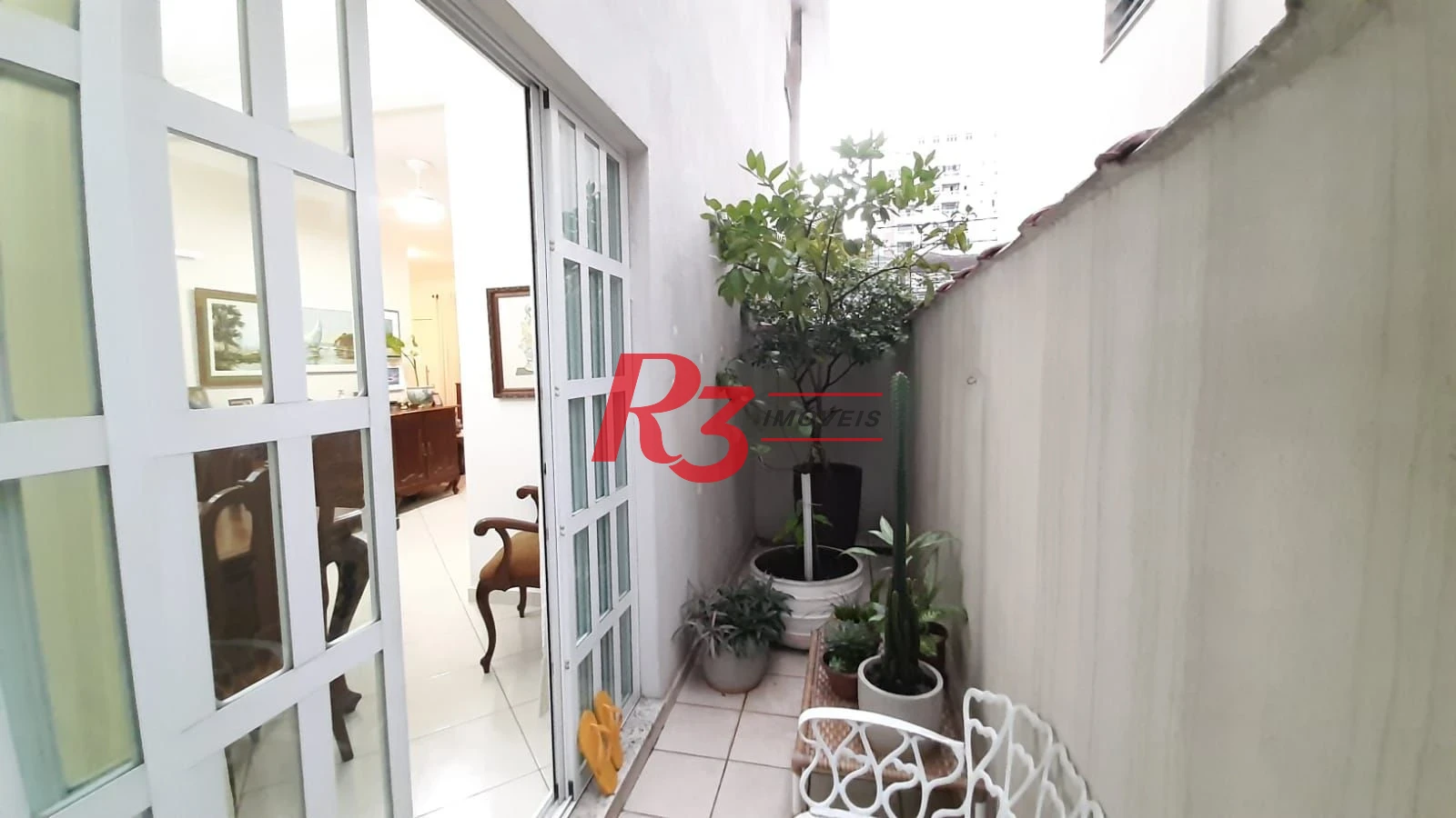 Casa sobreposta baixa, à venda, com 3 dorm (1 suíte), 1 vaga, no  Campo Grande em Santos SP