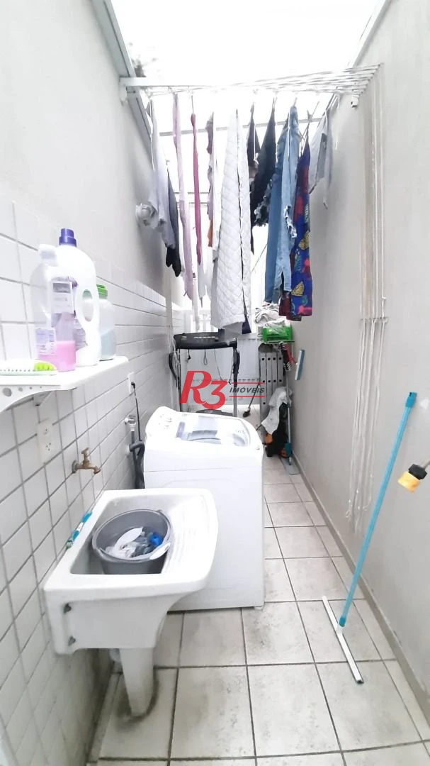 Casa sobreposta baixa, à venda, com 3 dorm (1 suíte), 1 vaga, no  Campo Grande em Santos SP