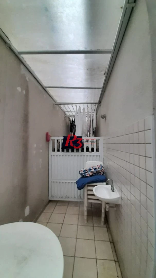 Casa sobreposta baixa, à venda, com 3 dorm (1 suíte), 1 vaga, no  Campo Grande em Santos SP