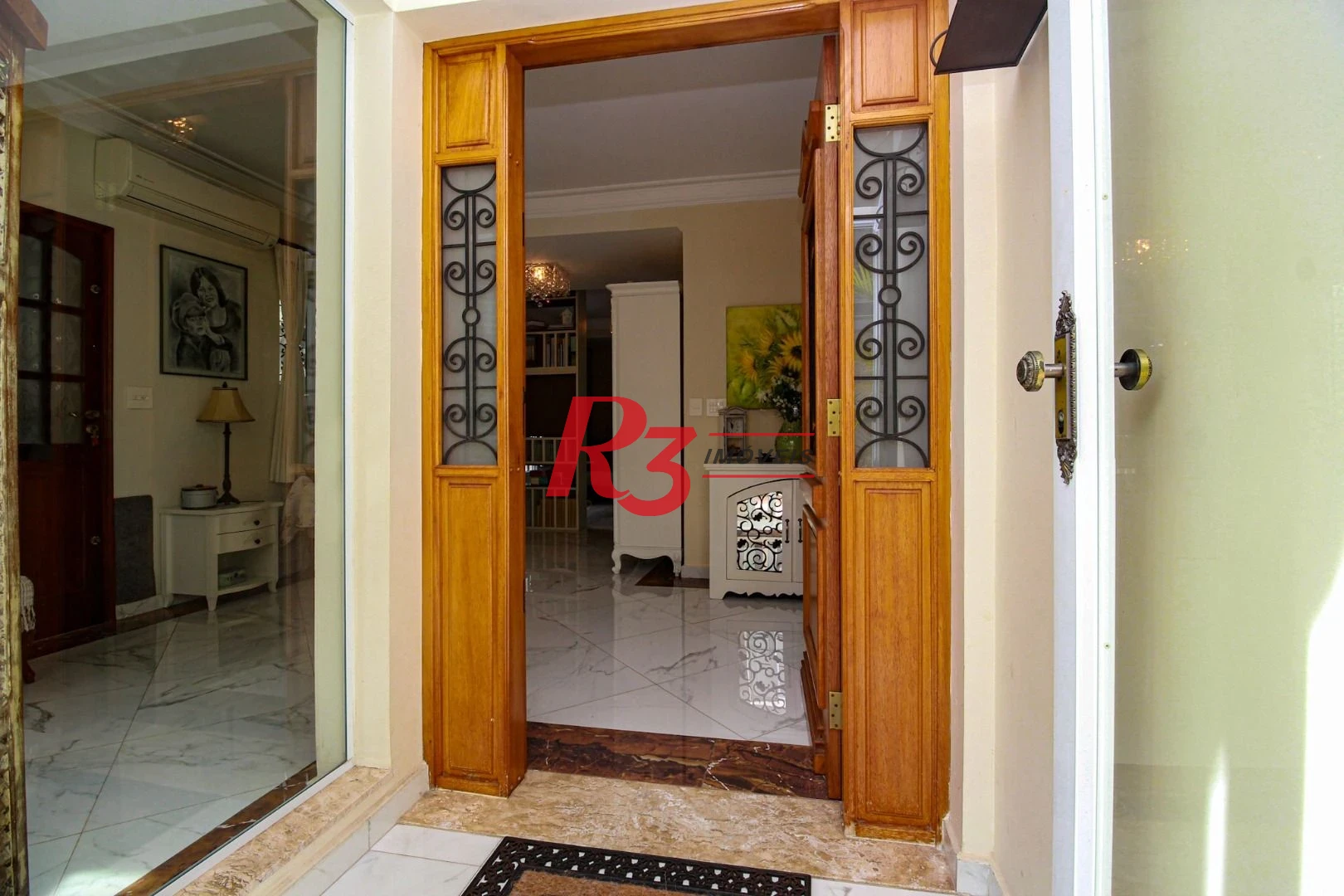 Sobrado com 3 dormitórios à venda, 200 m² por R$ 1.950.000,00 - Embaré - Santos/SP