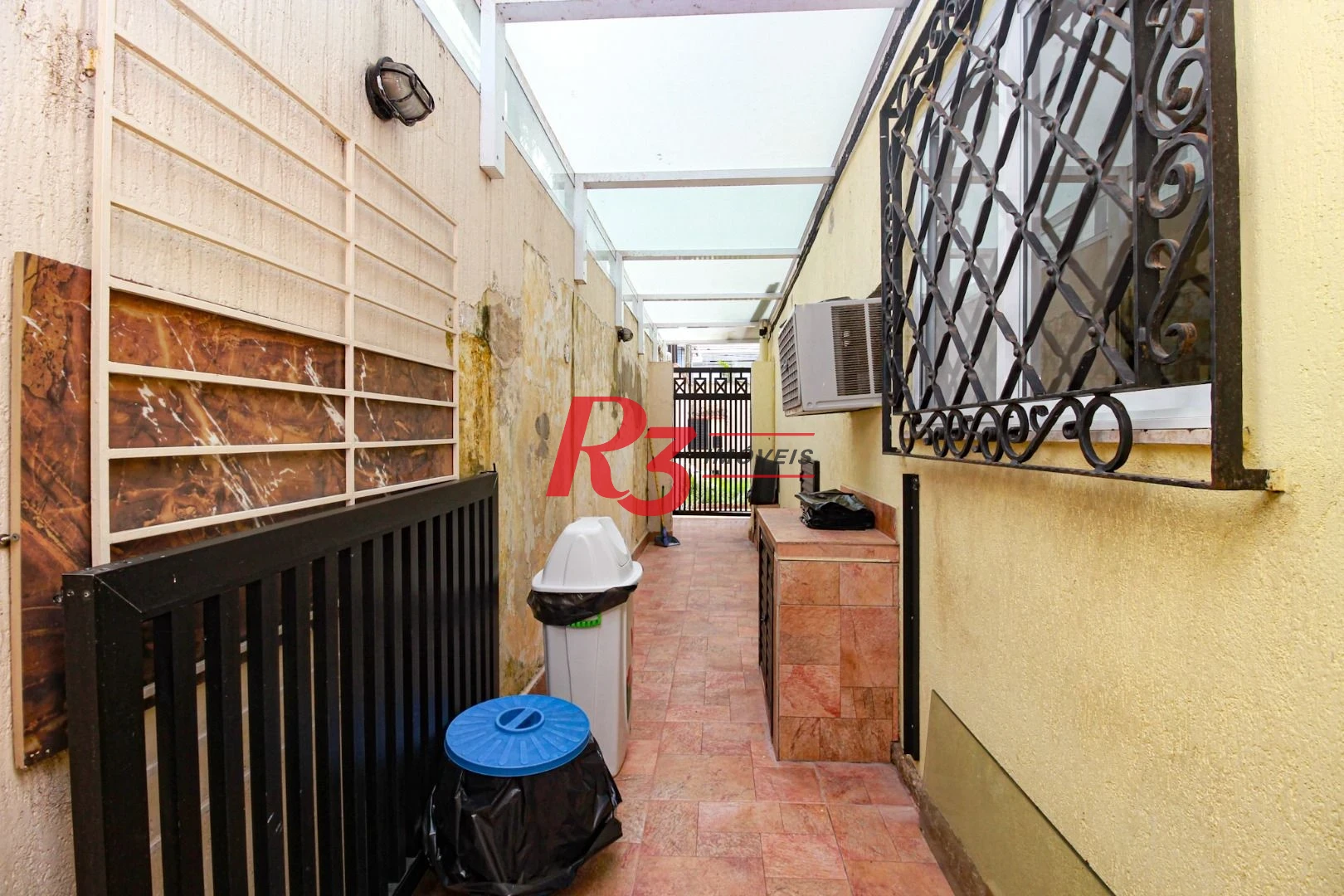 Sobrado com 3 dormitórios à venda, 200 m² por R$ 1.950.000,00 - Embaré - Santos/SP