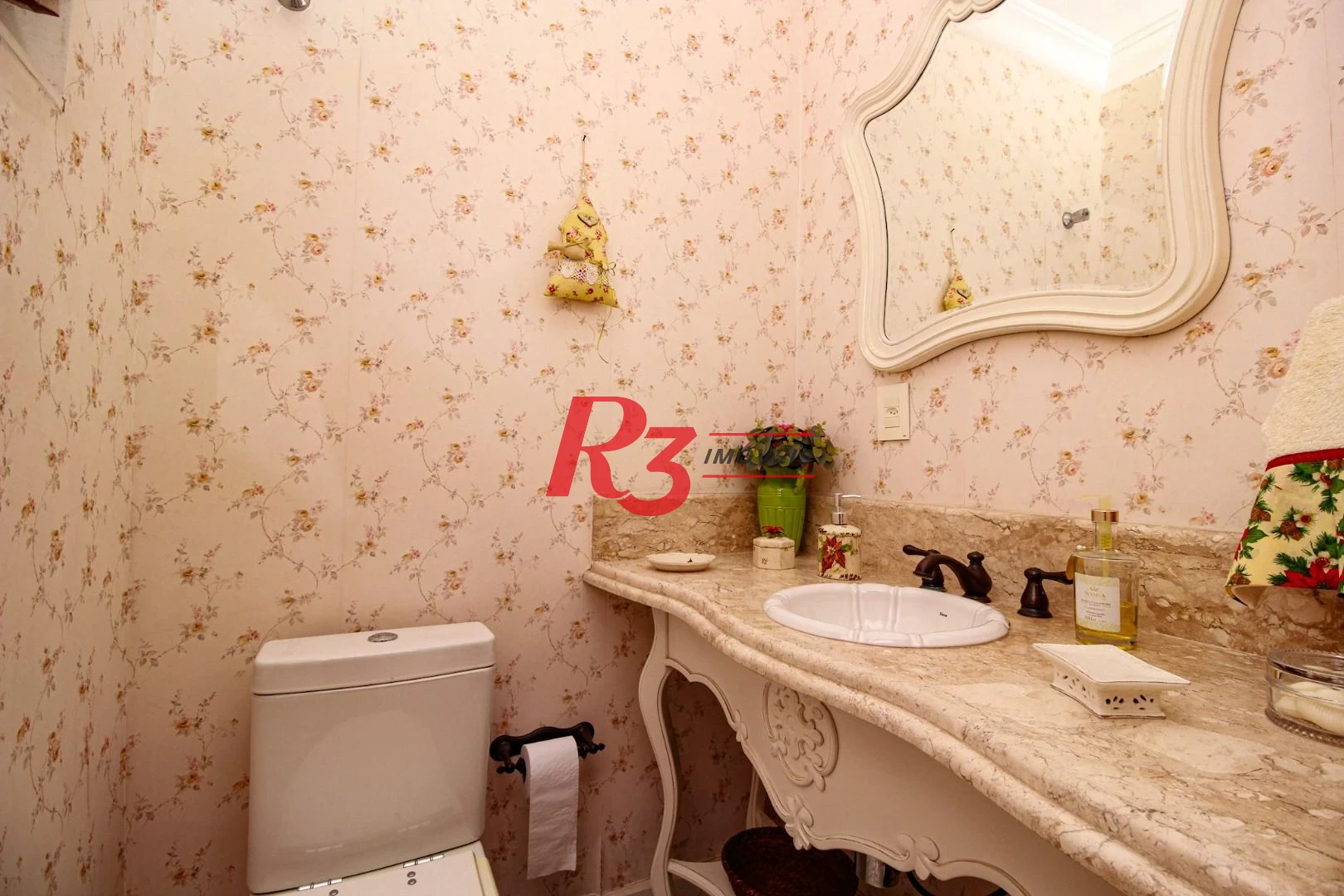 Sobrado com 3 dormitórios à venda, 200 m² por R$ 1.950.000,00 - Embaré - Santos/SP