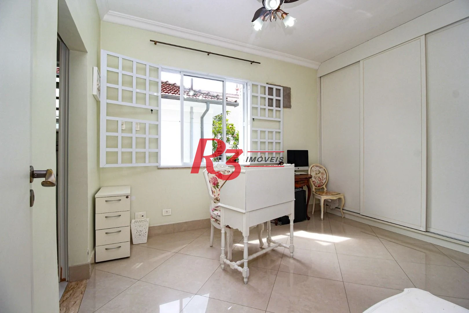 Sobrado com 3 dormitórios à venda, 200 m² por R$ 1.950.000,00 - Embaré - Santos/SP