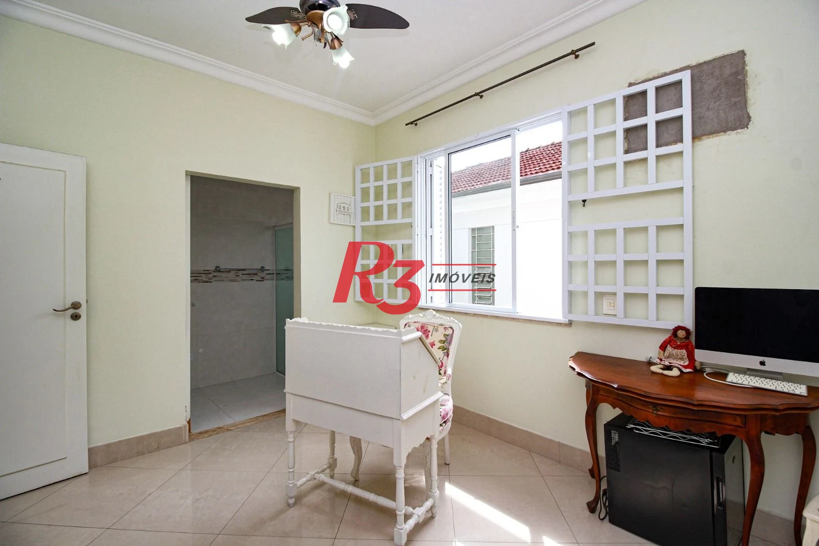 Sobrado com 3 dormitórios à venda, 200 m² por R$ 1.950.000,00 - Embaré - Santos/SP