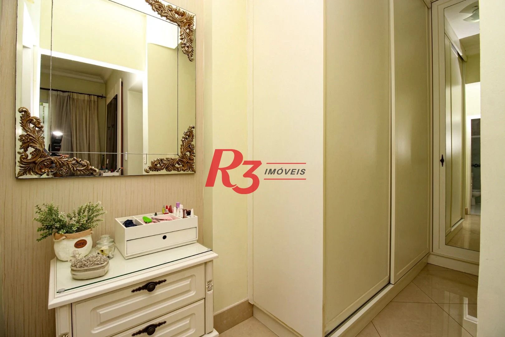 Sobrado com 3 dormitórios à venda, 200 m² por R$ 1.950.000,00 - Embaré - Santos/SP