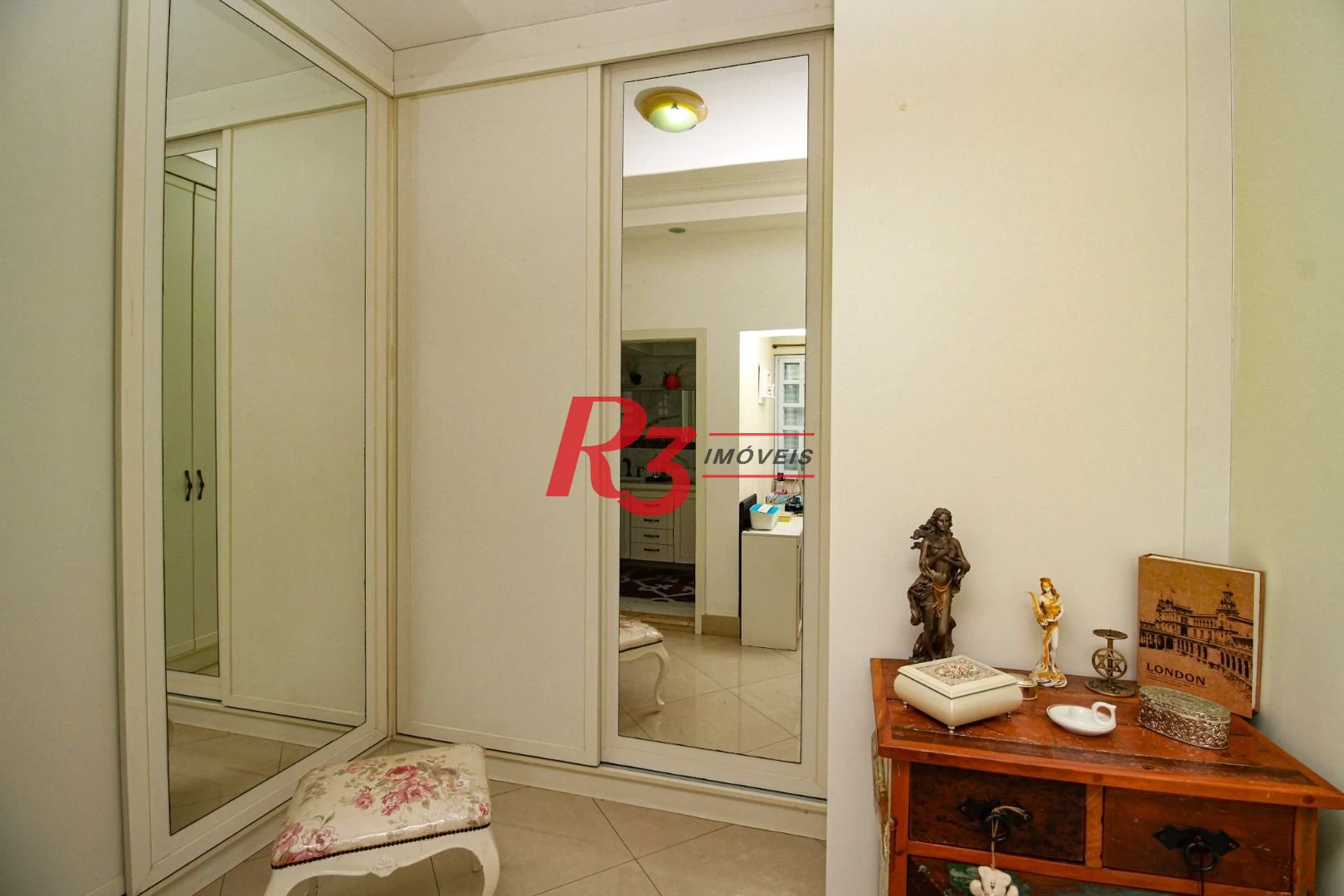 Sobrado com 3 dormitórios à venda, 200 m² por R$ 1.950.000,00 - Embaré - Santos/SP