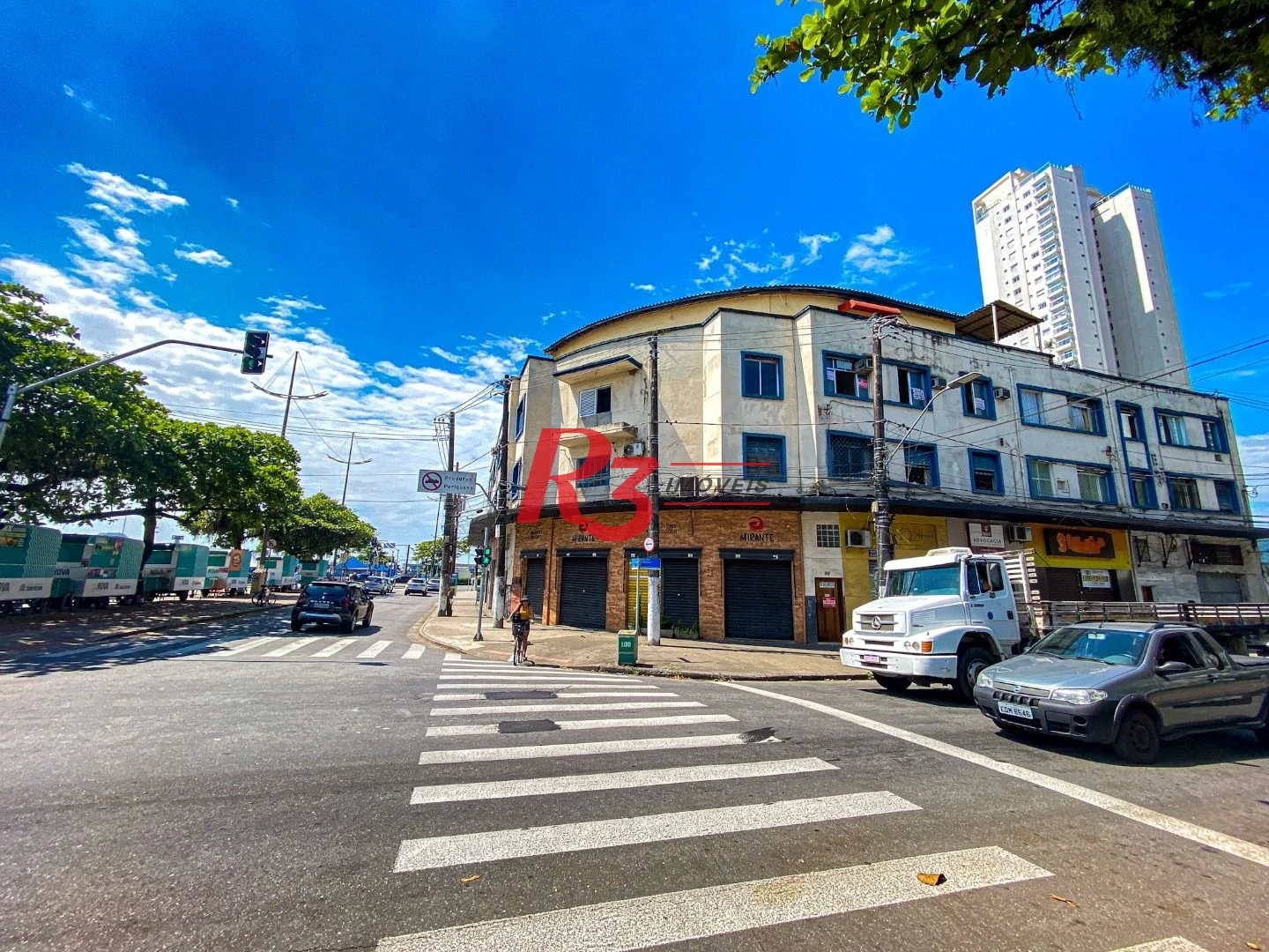 Sala Comercial na Ponta da Praia em Santos em frente ao Ferry Boat
