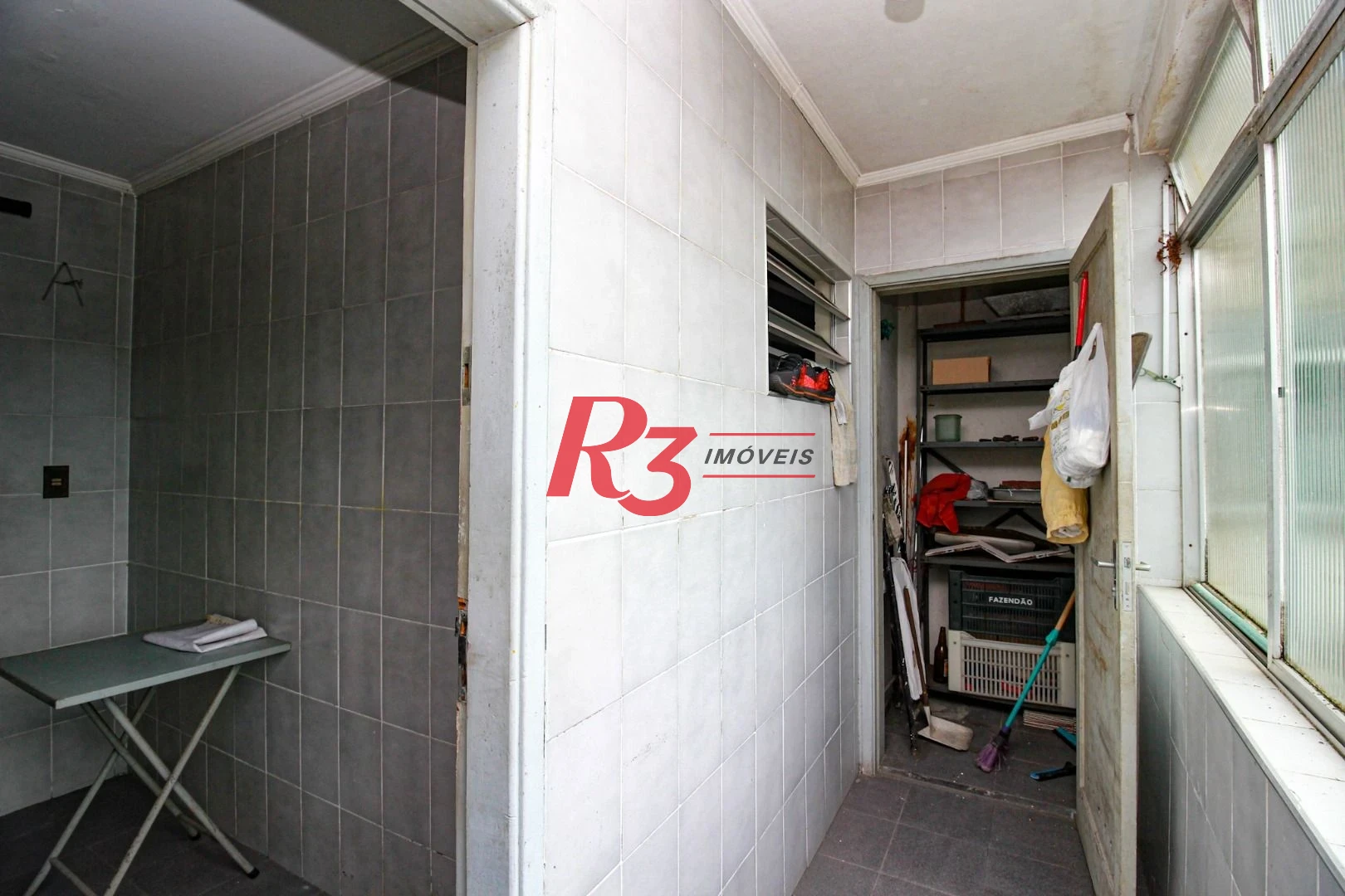 Sala Comercial na Ponta da Praia em Santos em frente ao Ferry Boat