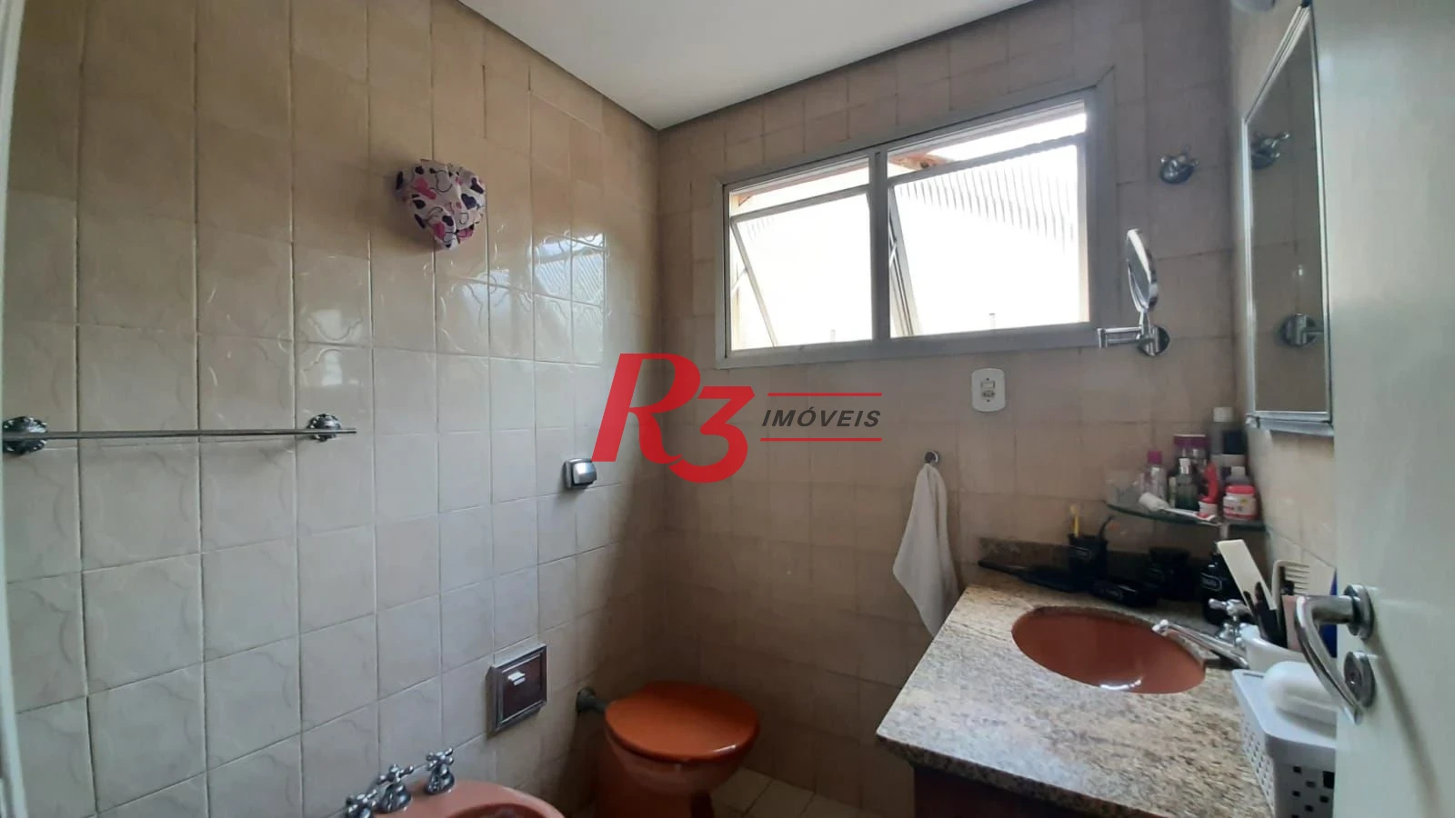 Apartamento à venda, com 133m², 3 dorm (1 suíte), 2 vagas, Gonzaga, Santos SP