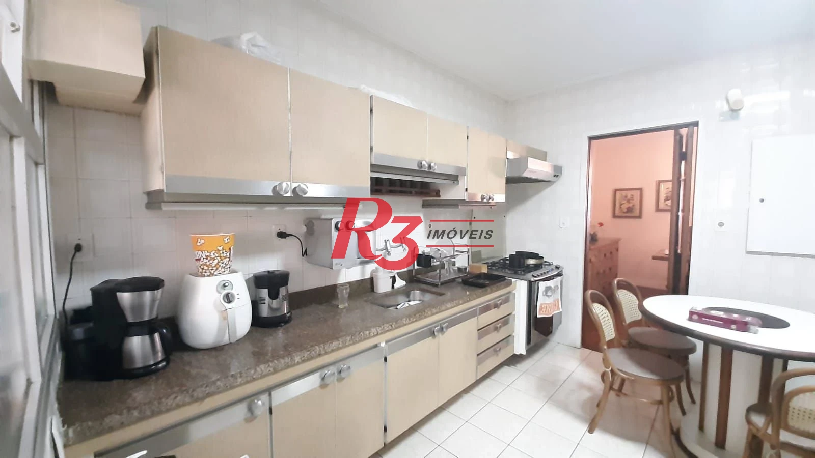 Apartamento à venda, com 133m², 3 dorm (1 suíte), 2 vagas, Gonzaga, Santos SP