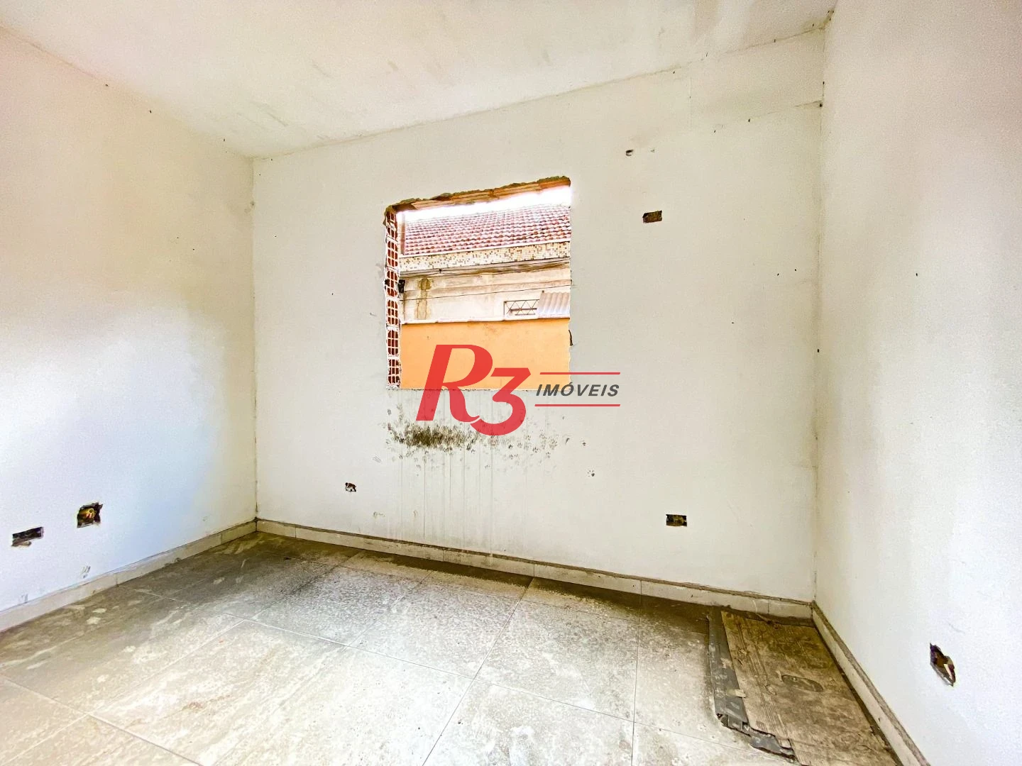 Casa com 2 dormitórios à venda, 60 m² por R$ 290.000,00 - Chico de Paula - Santos/SP