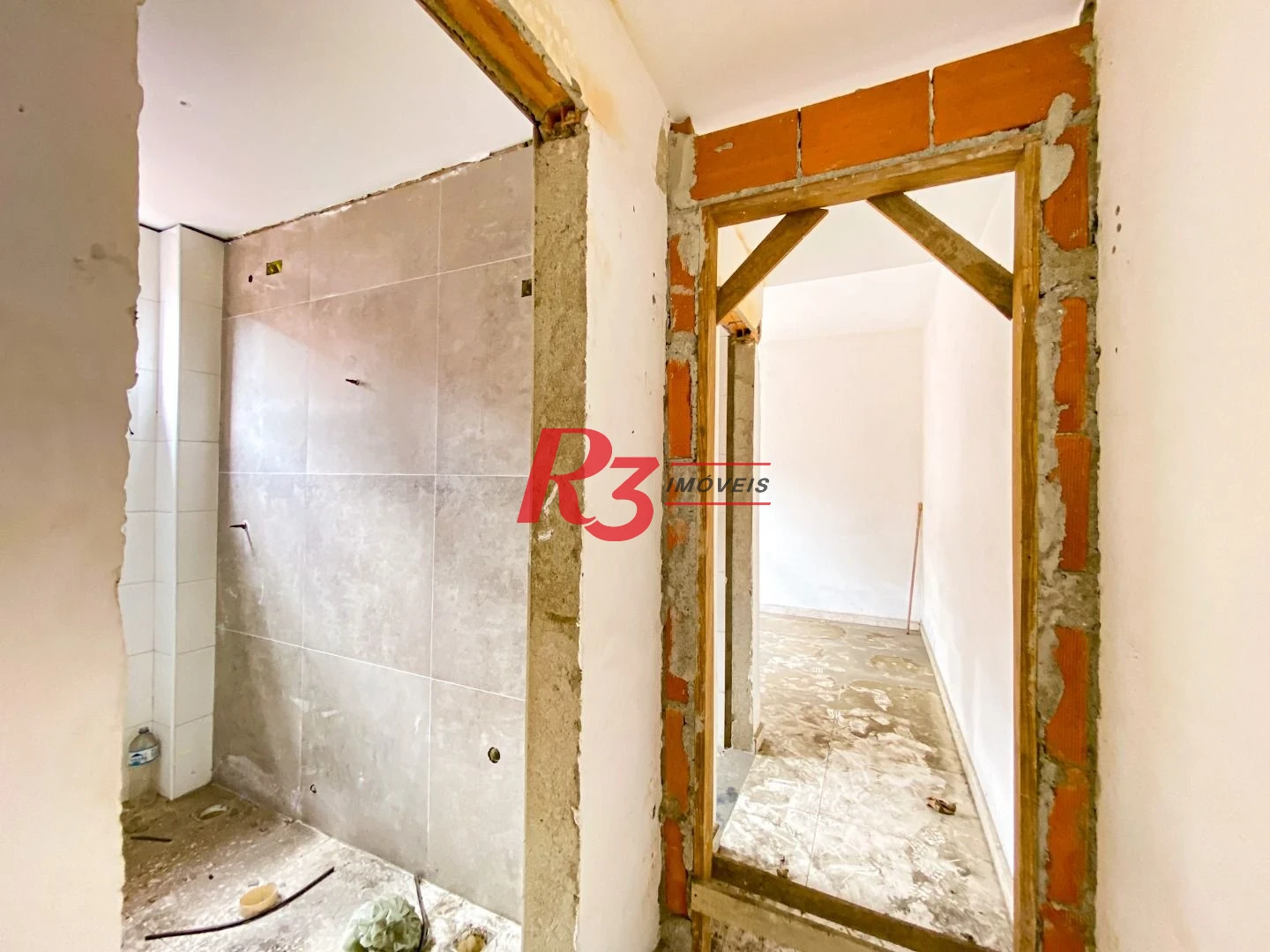 Casa com 2 dormitórios à venda, 60 m² por R$ 290.000,00 - Chico de Paula - Santos/SP