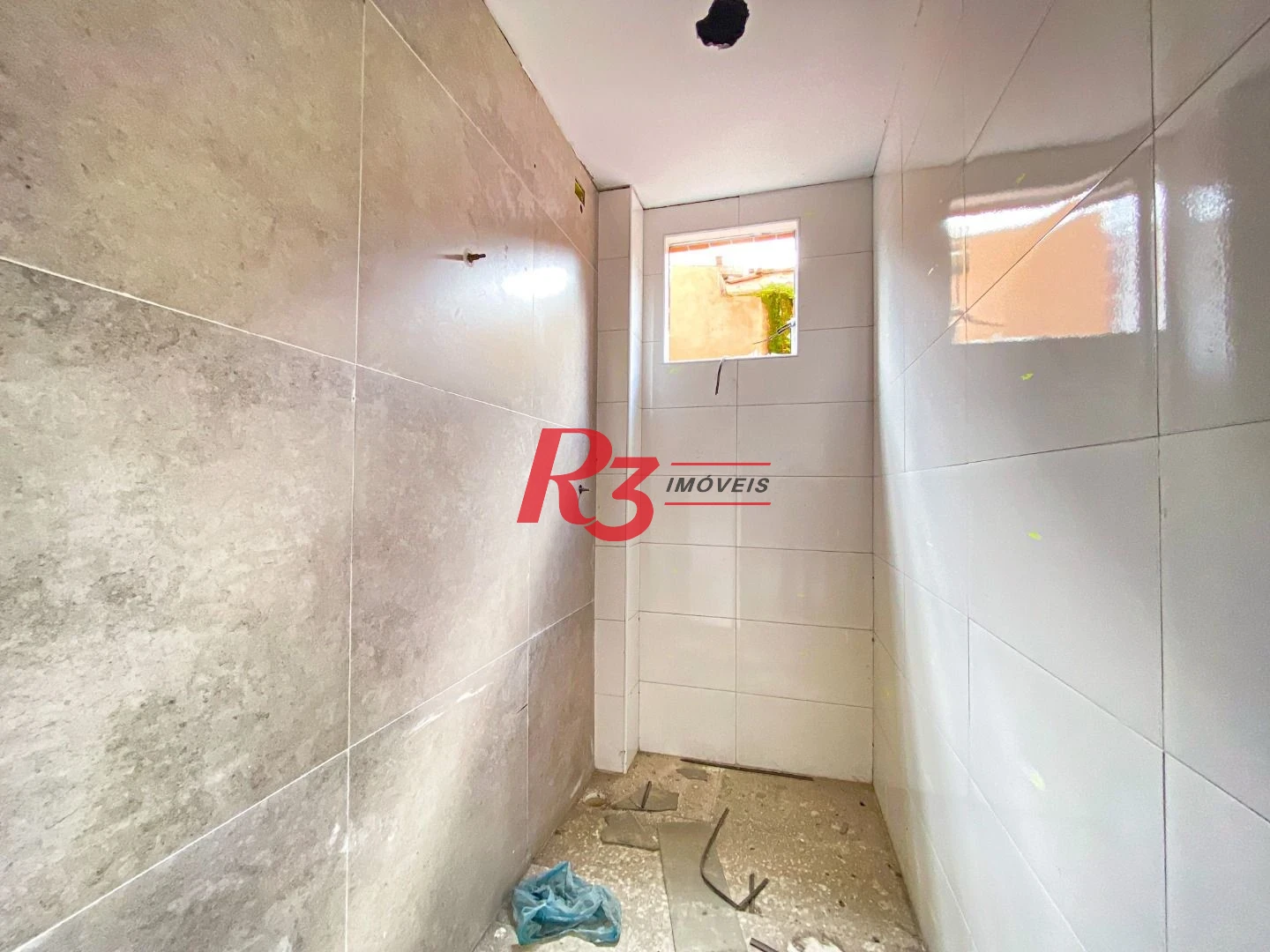 Casa com 2 dormitórios à venda, 60 m² por R$ 290.000,00 - Chico de Paula - Santos/SP