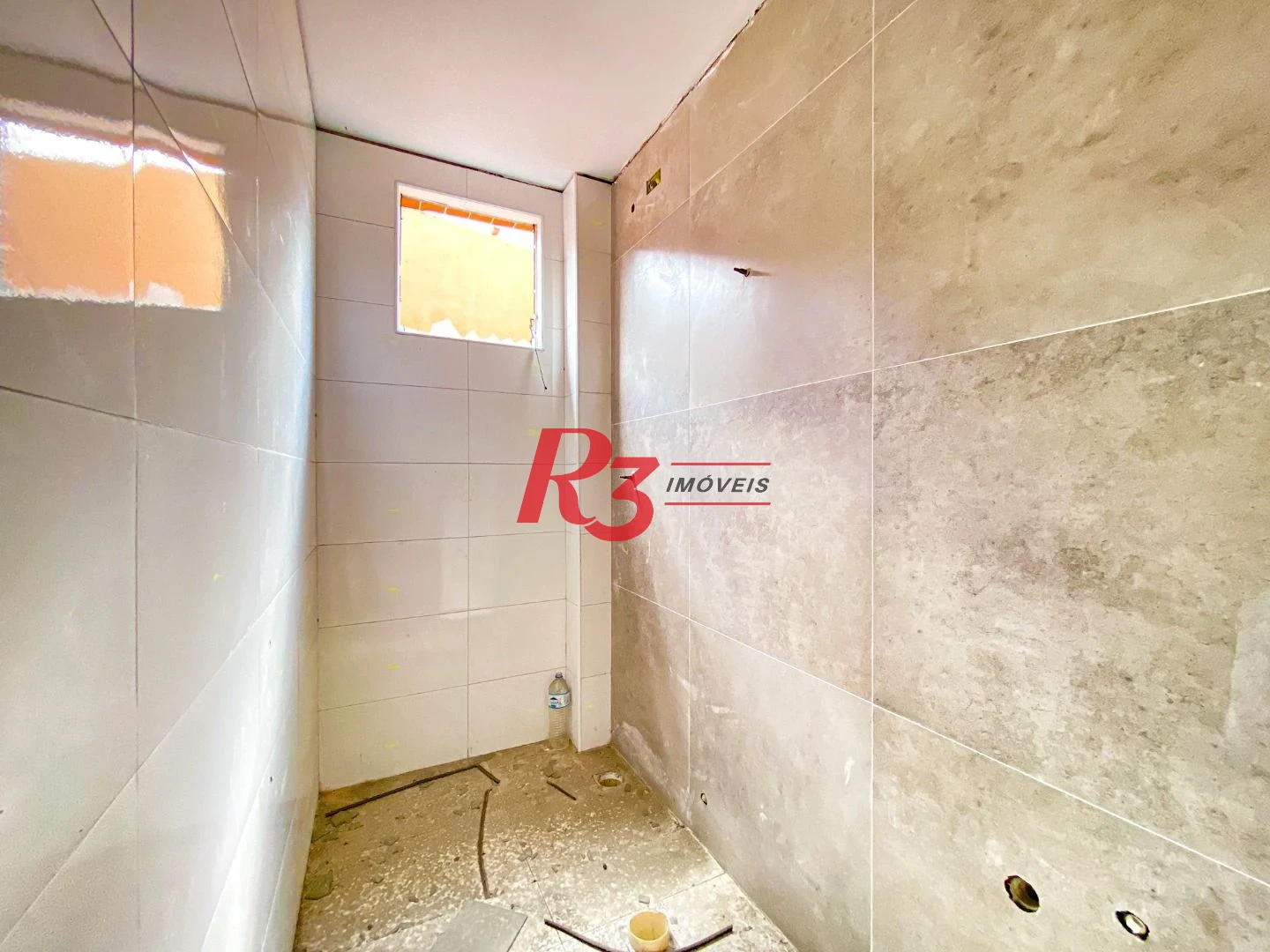 Casa com 2 dormitórios à venda, 60 m² por R$ 290.000,00 - Chico de Paula - Santos/SP