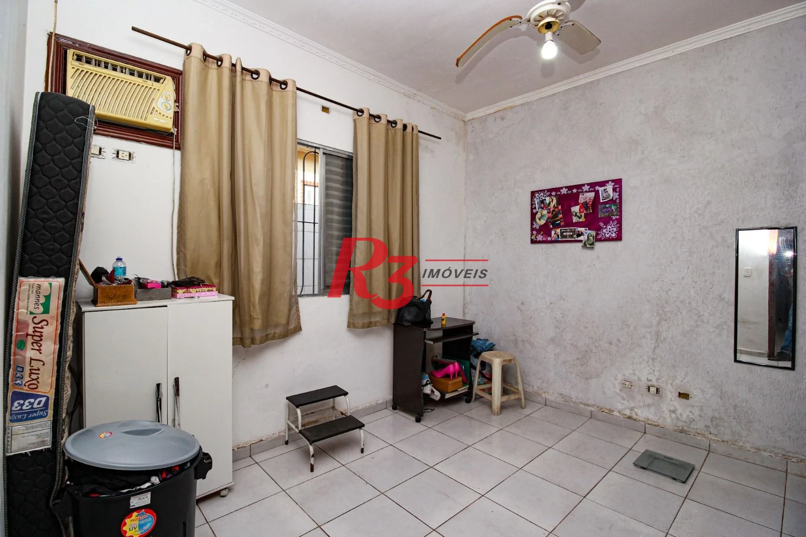 Excelente casa de 3 dormitórios à venda no Bom Retiro em Santos.