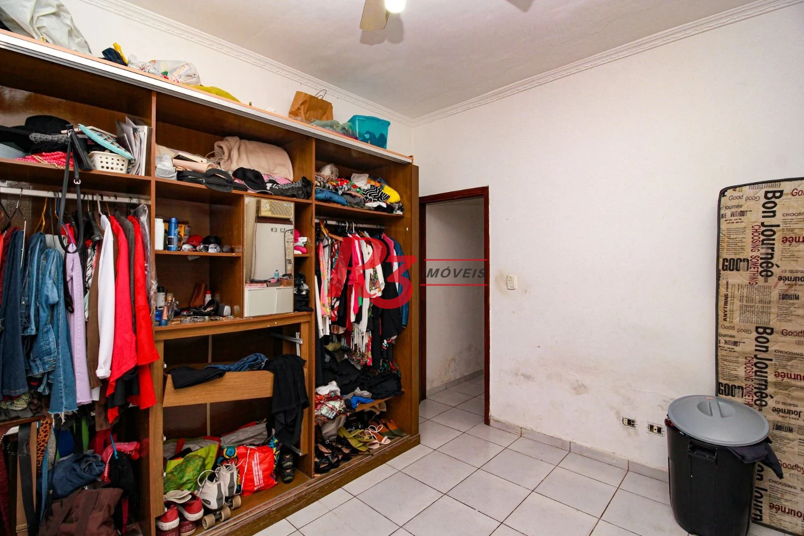 Excelente casa de 3 dormitórios à venda no Bom Retiro em Santos.