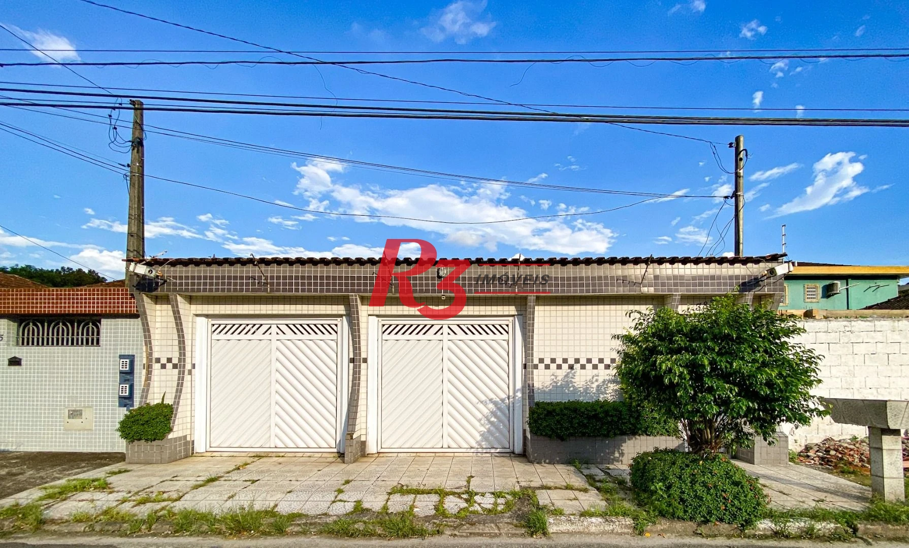 Excelente casa de 3 dormitórios à venda no Bom Retiro em Santos.