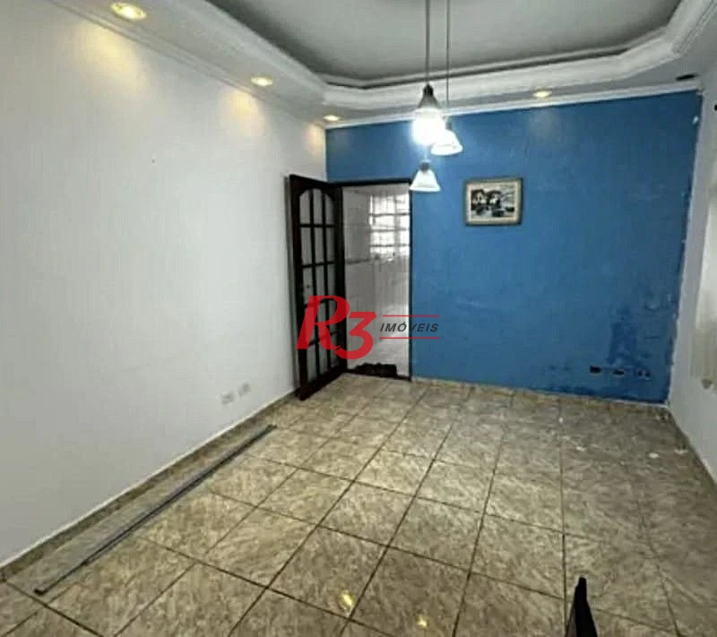 Excelente casa de 3 dormitórios à venda no Bom Retiro em Santos.