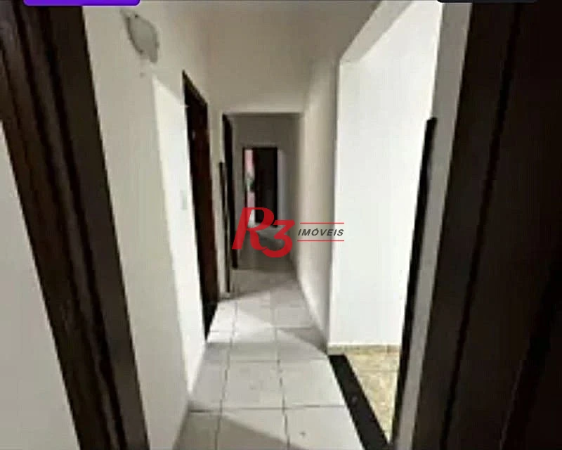 Excelente casa de 3 dormitórios à venda no Bom Retiro em Santos.