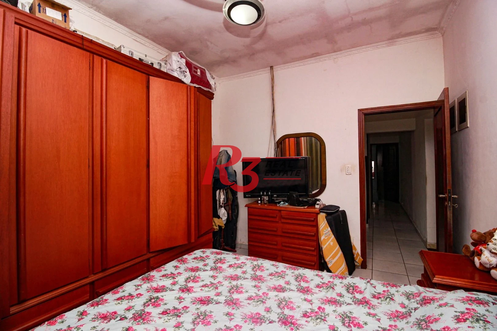 Excelente casa de 3 dormitórios à venda no Bom Retiro em Santos.
