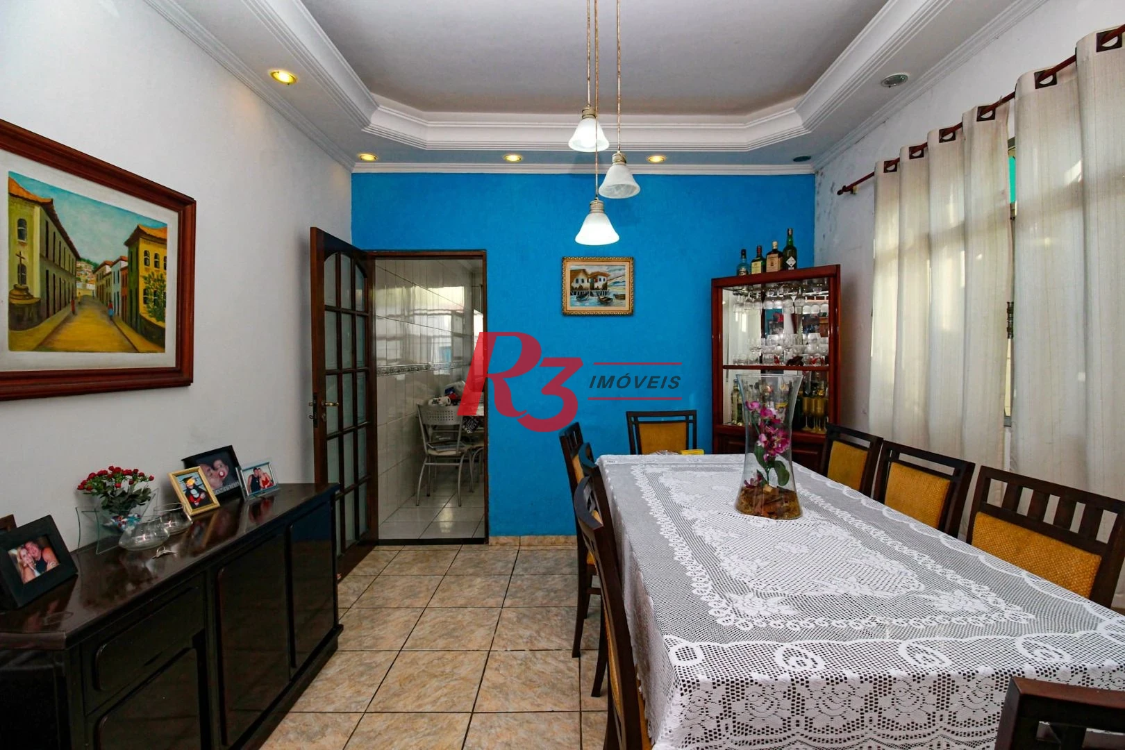 Excelente casa de 3 dormitórios à venda no Bom Retiro em Santos.