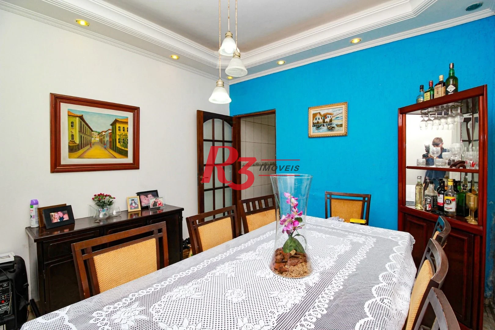 Excelente casa de 3 dormitórios à venda no Bom Retiro em Santos.