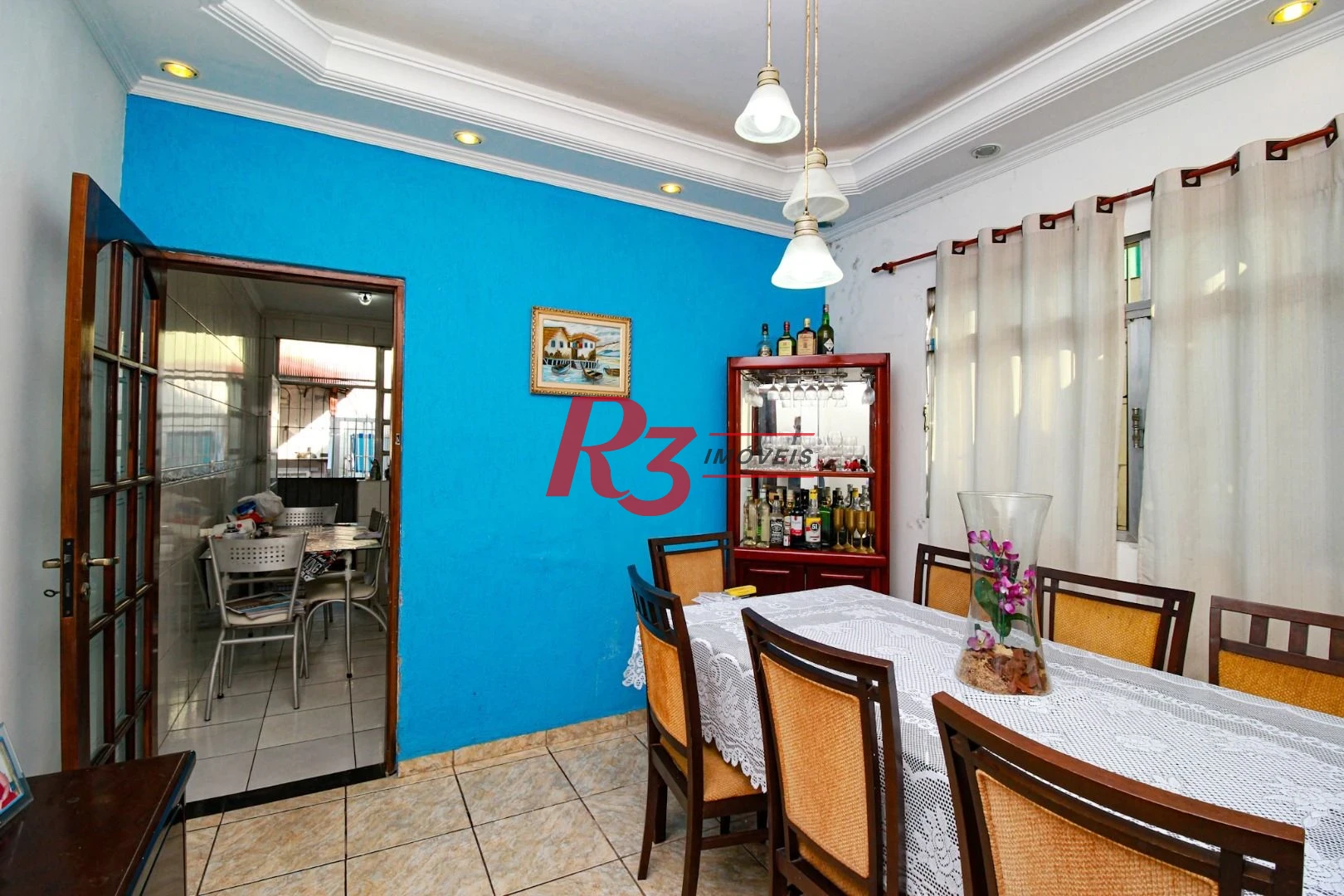 Excelente casa de 3 dormitórios à venda no Bom Retiro em Santos.