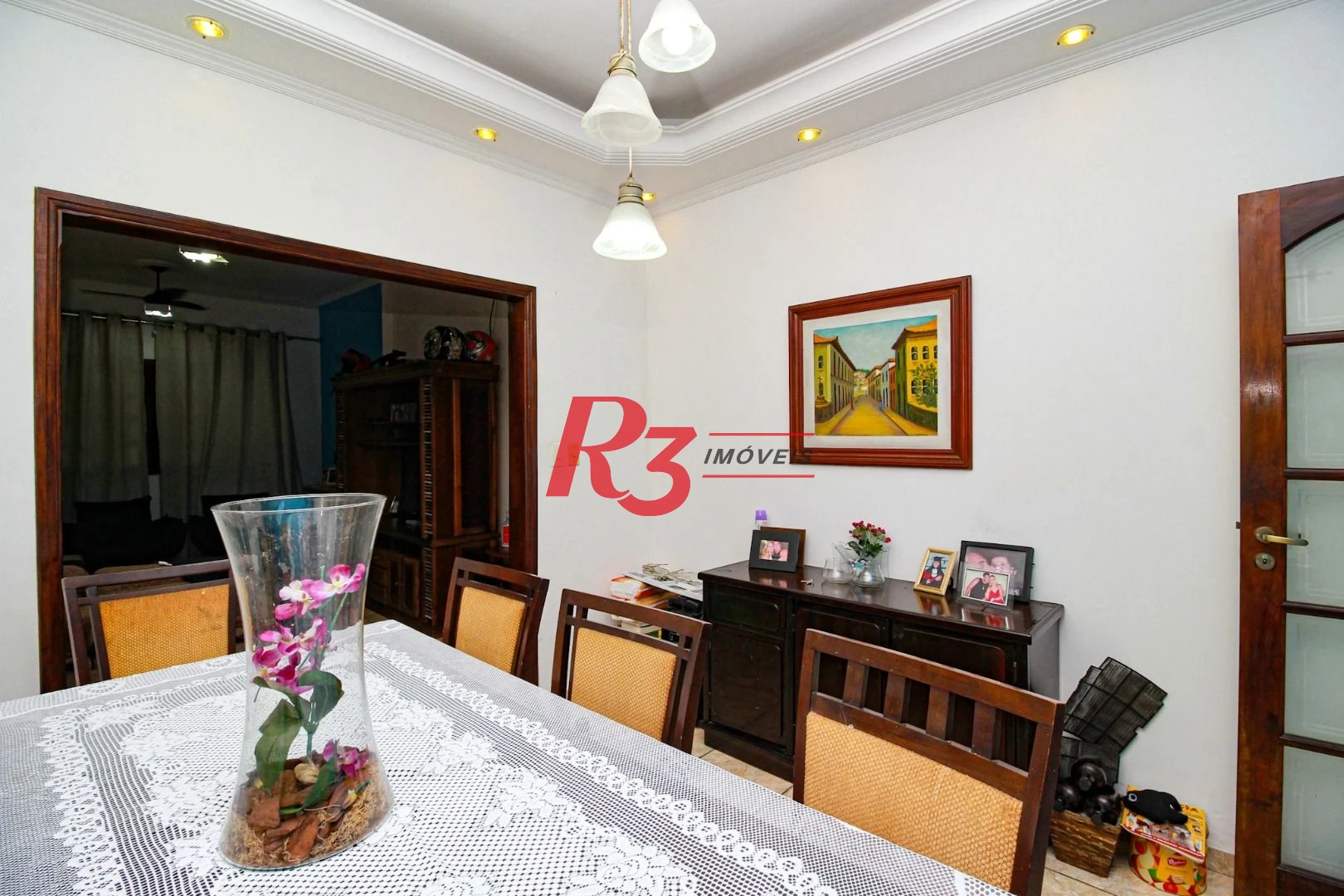 Excelente casa de 3 dormitórios à venda no Bom Retiro em Santos.