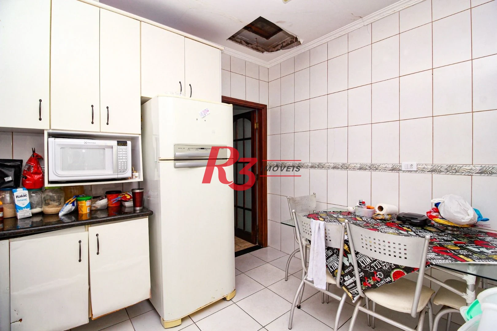 Excelente casa de 3 dormitórios à venda no Bom Retiro em Santos.