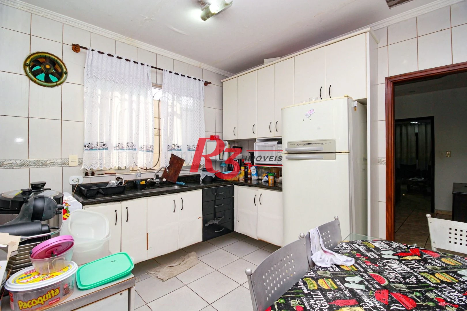 Excelente casa de 3 dormitórios à venda no Bom Retiro em Santos.