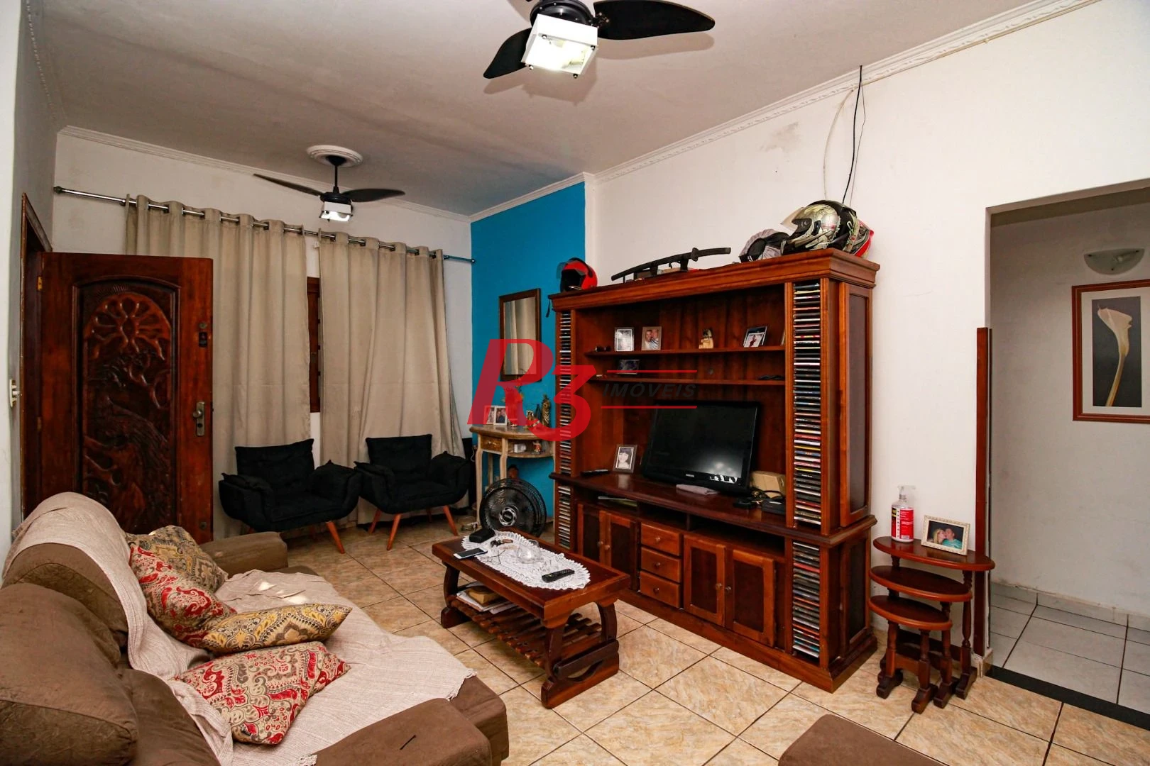 Excelente casa de 3 dormitórios à venda no Bom Retiro em Santos.