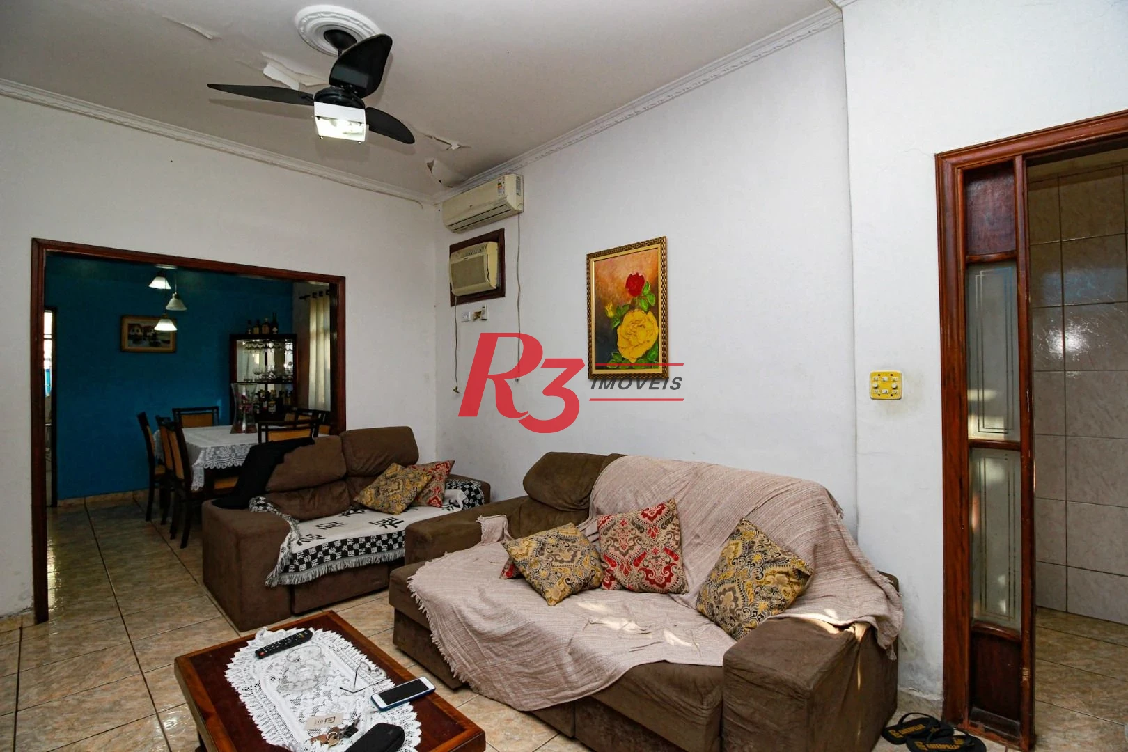 Excelente casa de 3 dormitórios à venda no Bom Retiro em Santos.