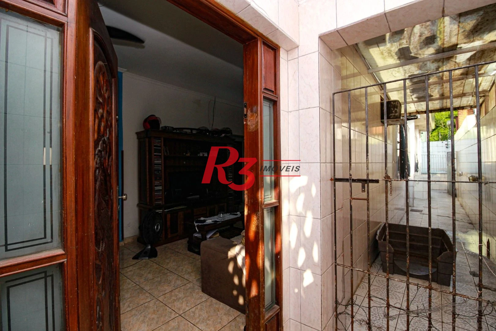 Excelente casa de 3 dormitórios à venda no Bom Retiro em Santos.