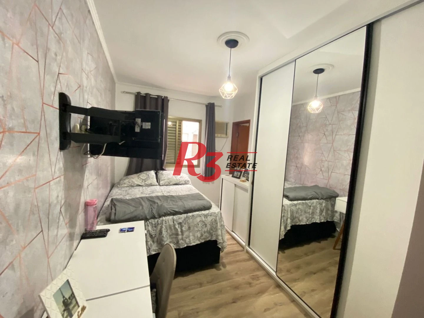 Sobrado com 4 dormitórios à venda, 212 m² por R$ 1.610.000,00 - Embaré - Santos/SP