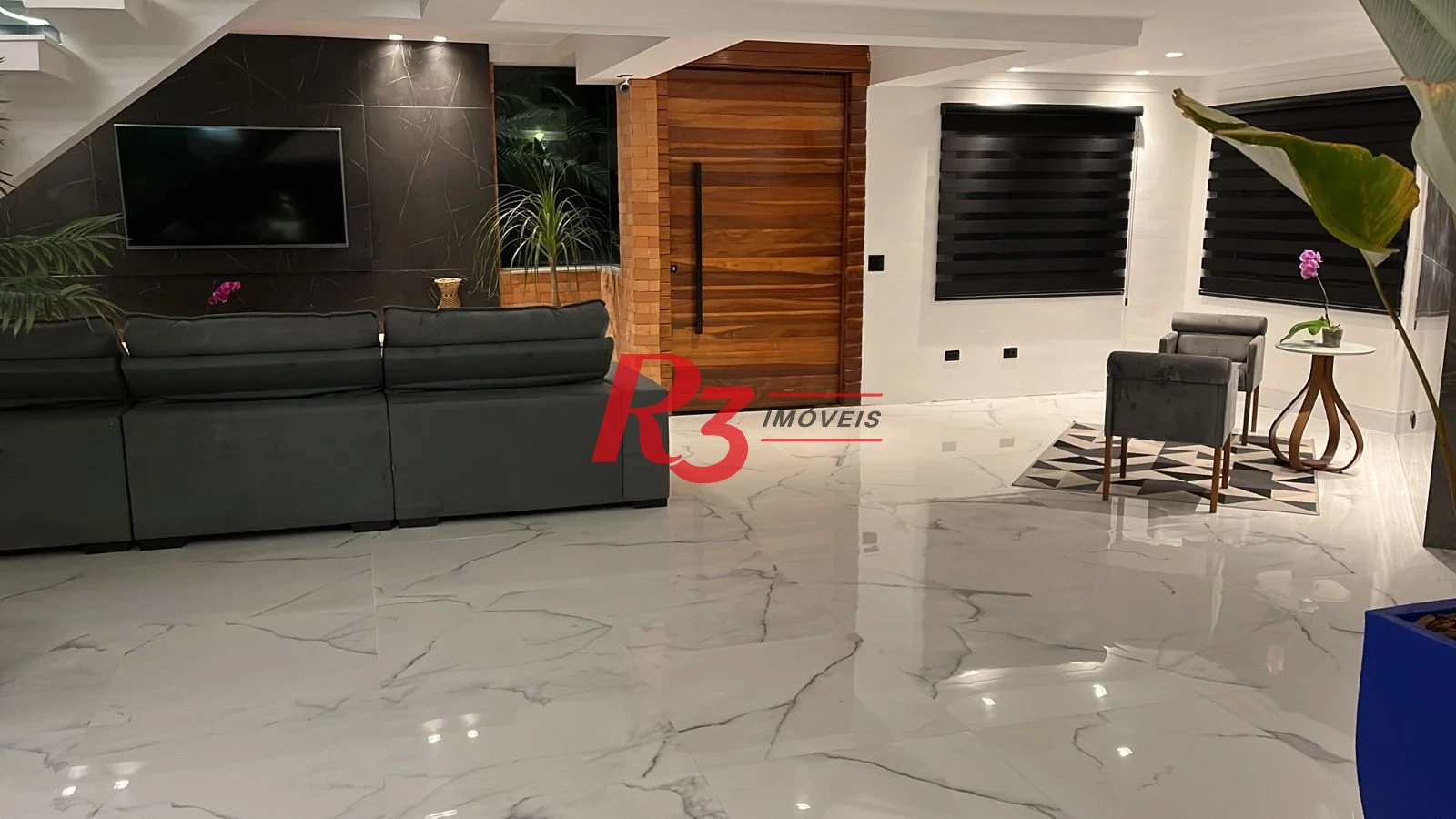 Maravilhosa casa de 6 dormitórios à venda no Jardim Acapulco.