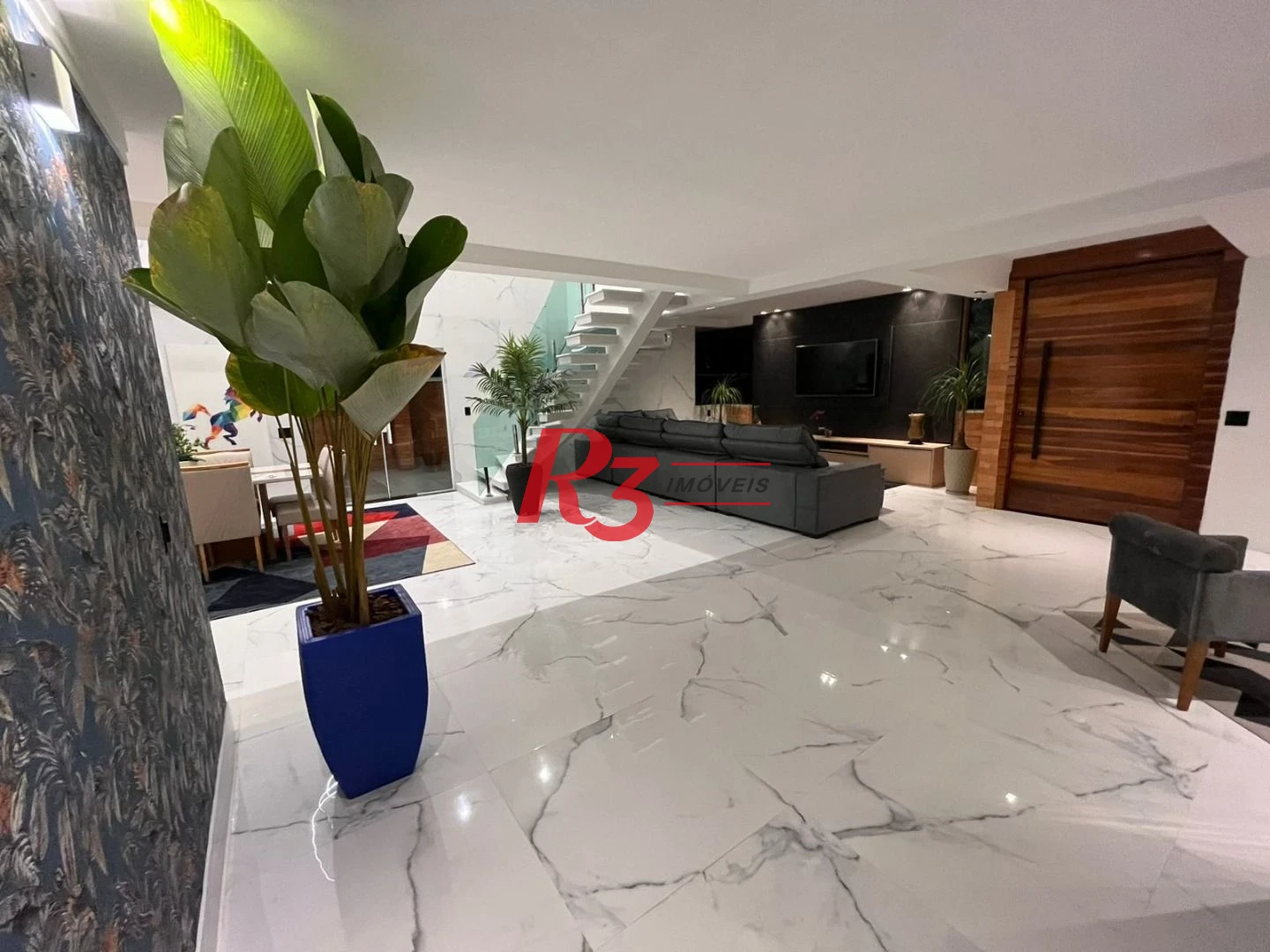 Maravilhosa casa de 6 dormitórios à venda no Jardim Acapulco.