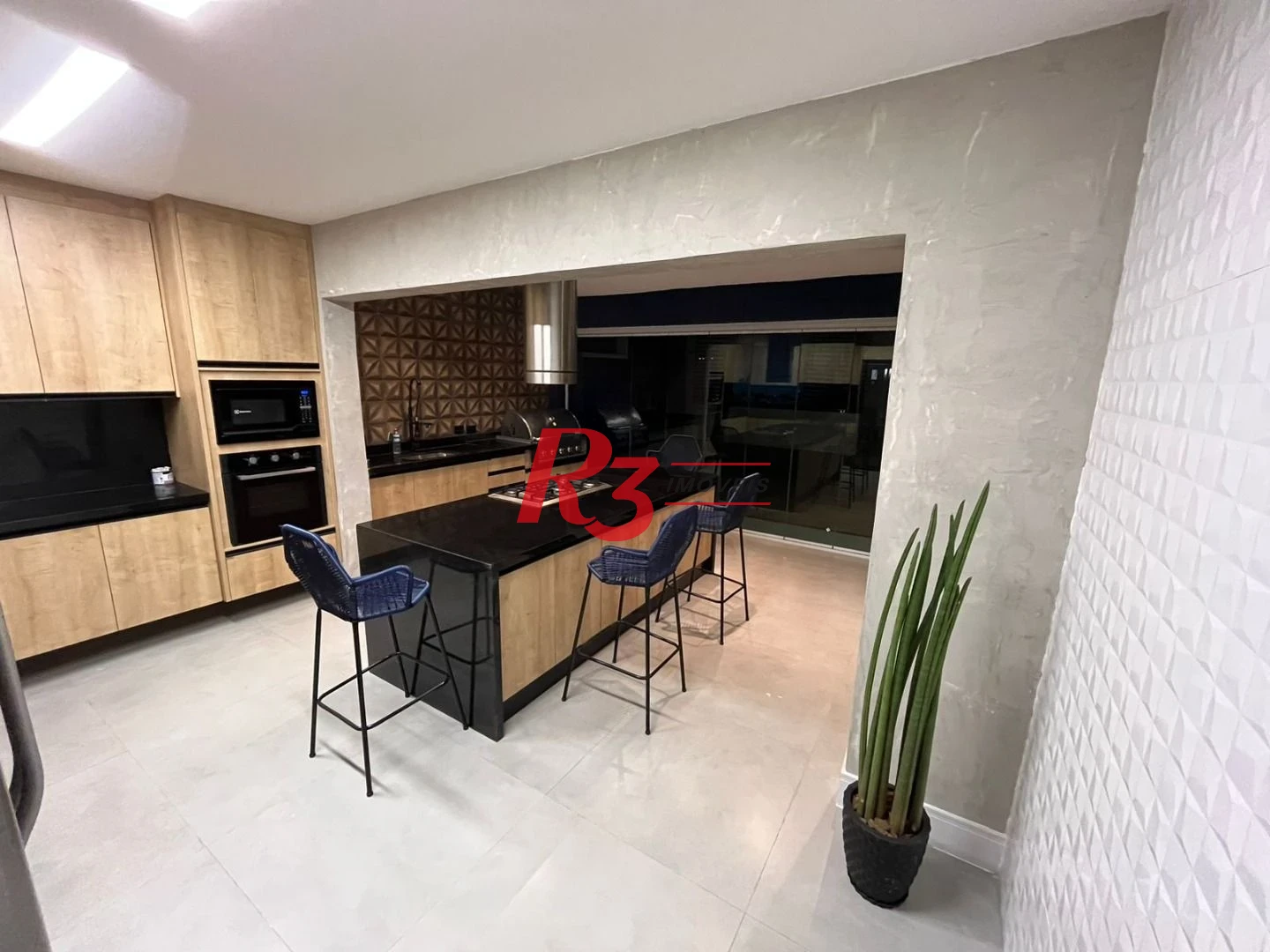 Maravilhosa casa de 6 dormitórios à venda no Jardim Acapulco.