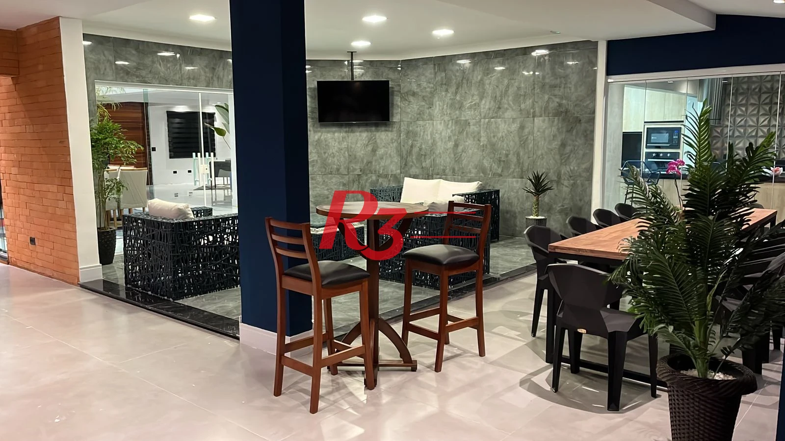 Maravilhosa casa de 6 dormitórios à venda no Jardim Acapulco.