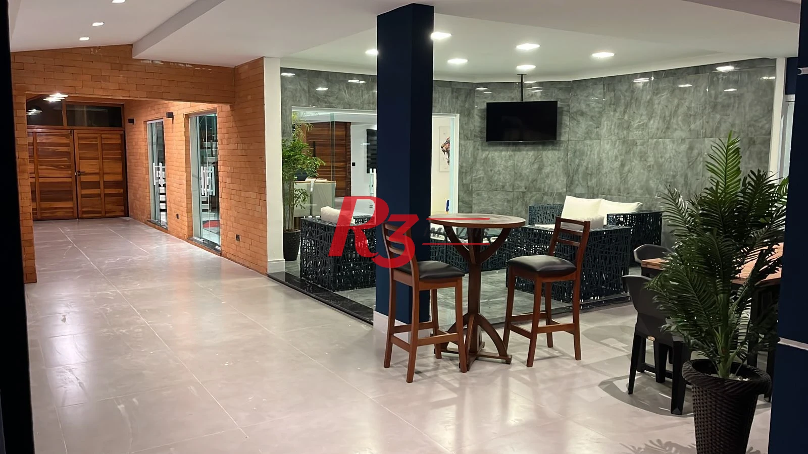 Maravilhosa casa de 6 dormitórios à venda no Jardim Acapulco.