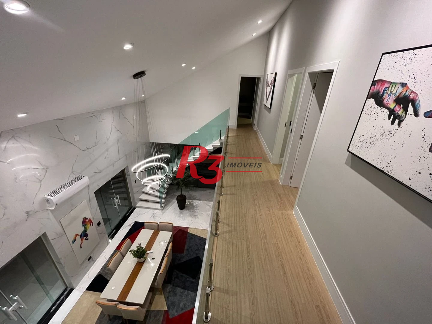 Maravilhosa casa de 6 dormitórios à venda no Jardim Acapulco.