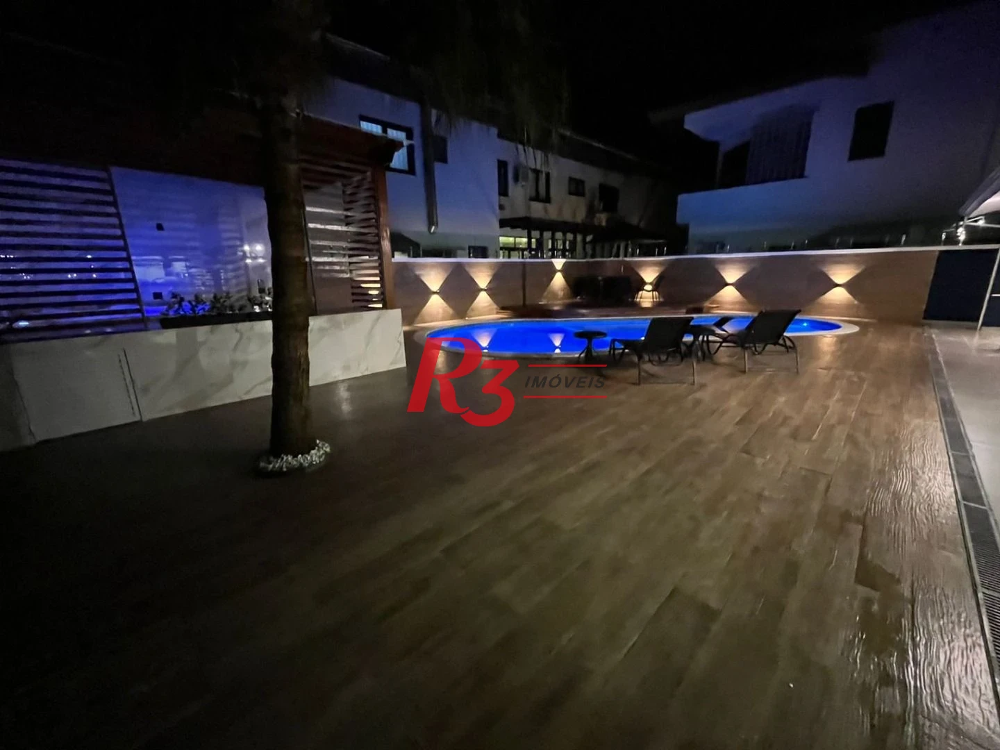 Maravilhosa casa de 6 dormitórios à venda no Jardim Acapulco.