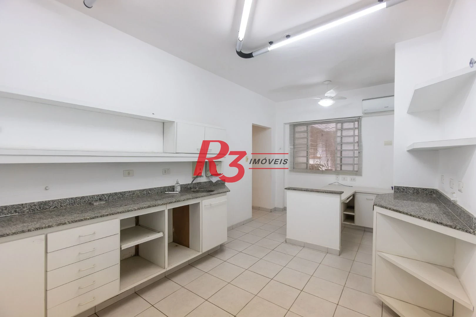 Casa, 354 m² - venda por R$ 5.000.000,00 ou aluguel por R$ 30.000,01/mês - Boqueirão - Santos/SP